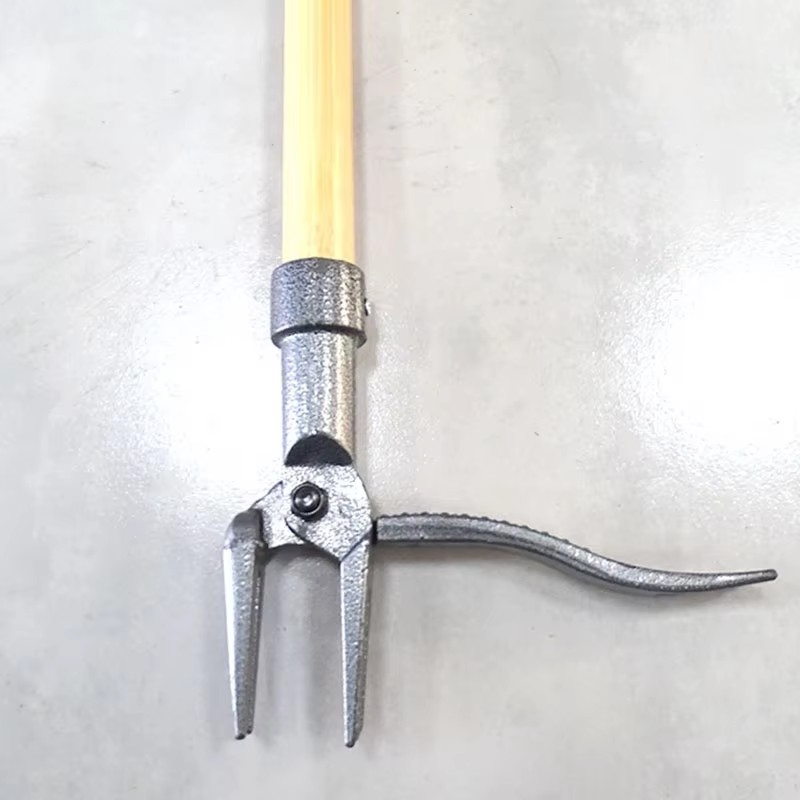 High Quality Carbon Steel Garden Wooden Handle Trench Digging Weed Pulling Hoe