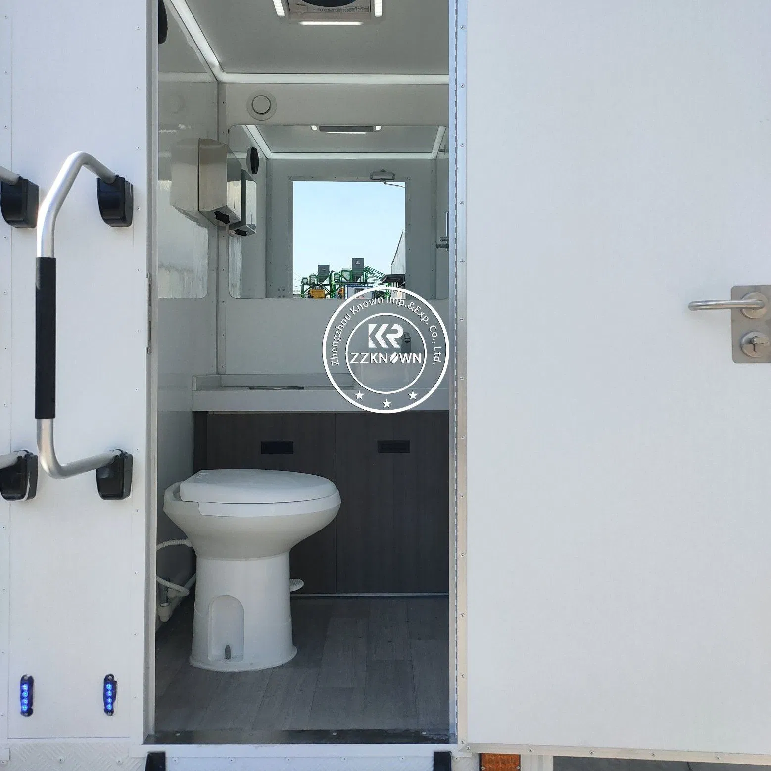 Factory Price Custom Shower Trailer Luxury Washroom Public 2 Stall Restroom Trailer Mobile Toilet Portable VIP Toilet for Sale