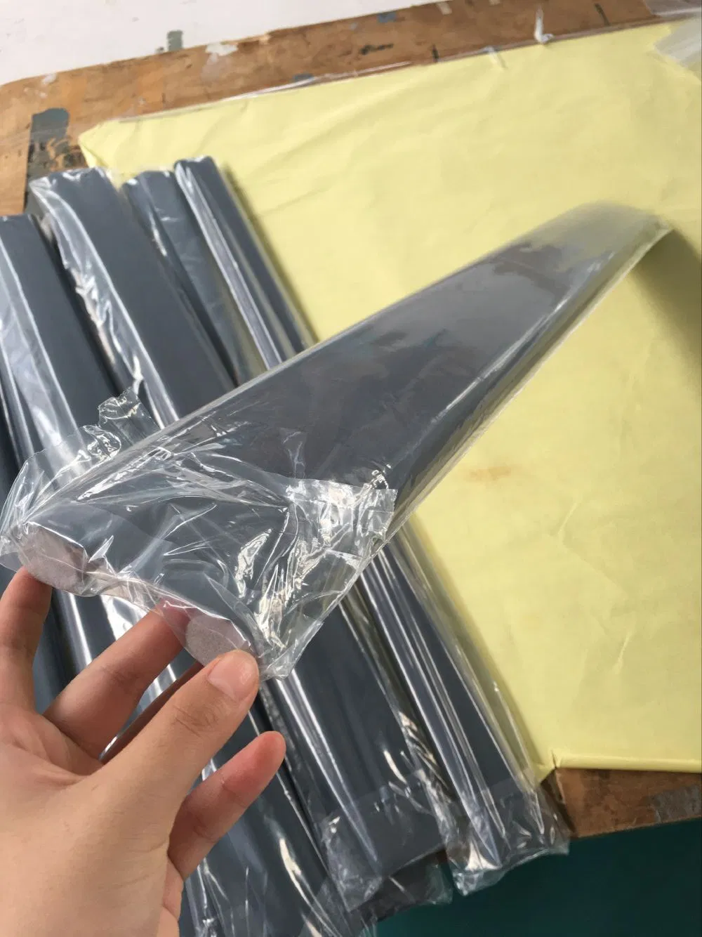 Manufacturer Supply Reduce Noise Flexible Dust Stop Door Seal Door Bottom Sealing Strip Guard