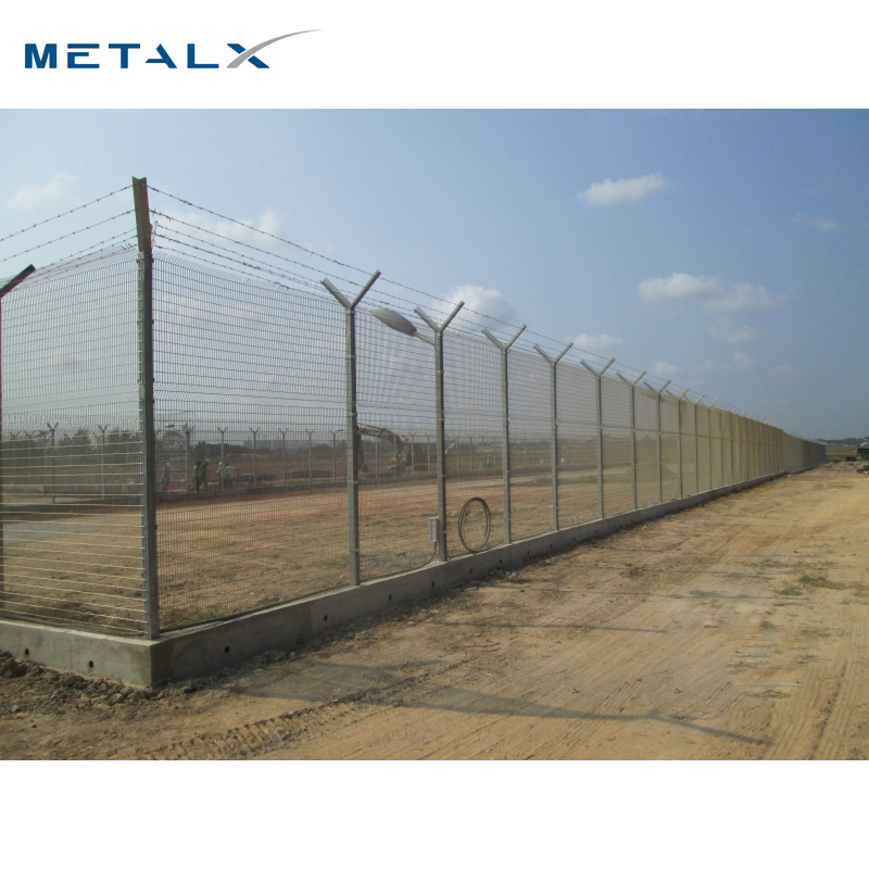 High Quality Powder Coated Welded Wire Mesh Anti Climb Curved Mesh Airport Fencing with Razor Barbed Wire
