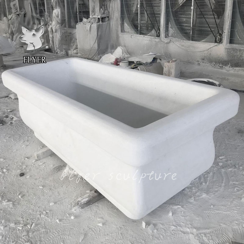 Белая мраморная ванна прямоугольная отдельностоящая