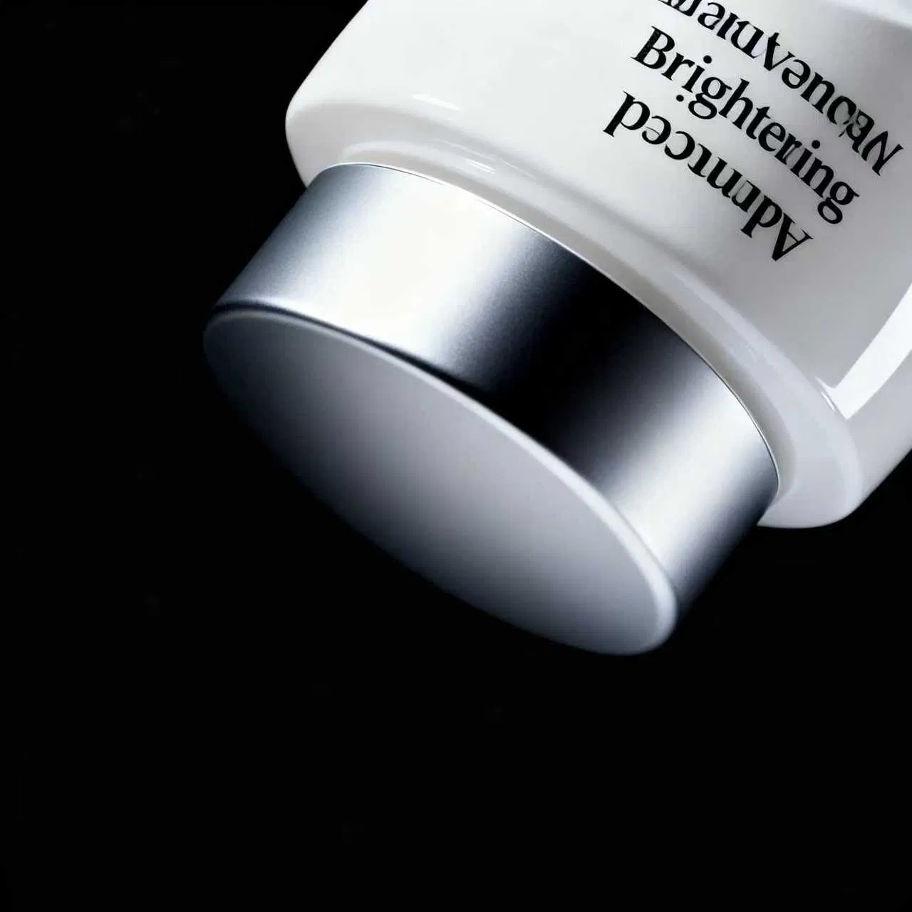 Lightweight Full Coverage and Sunscreen Makeup with Lotus Water for Comfortable Daily Application