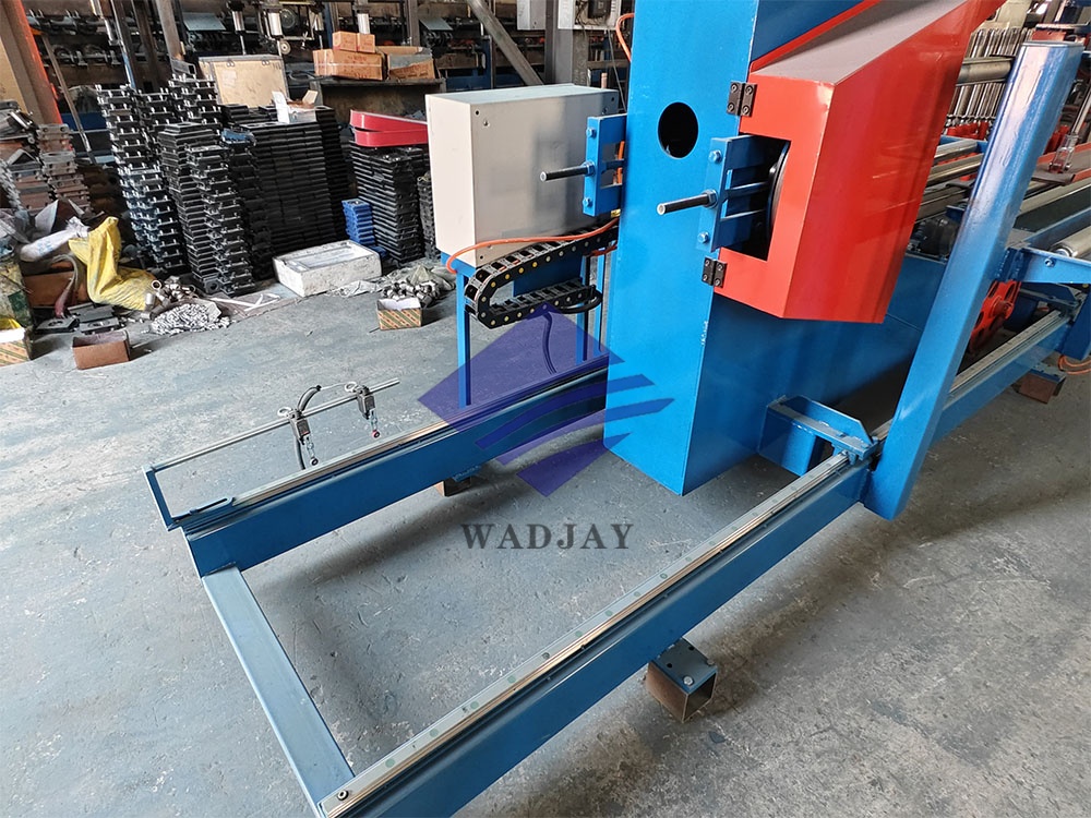 Станок ленточнопильный для сэндвич-панелей