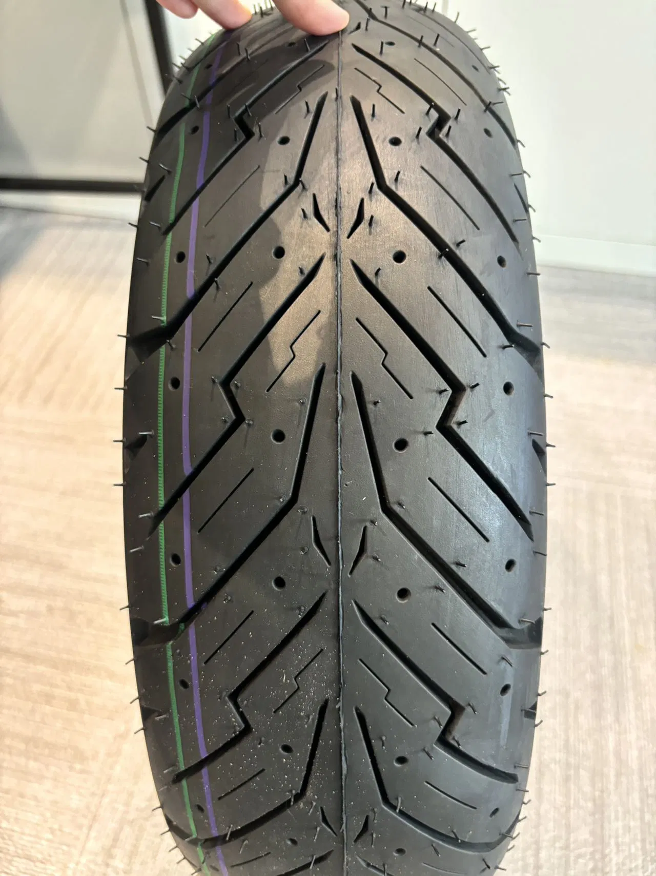 Мотошина бескамерная 100/80-17, высокое содержание каучука