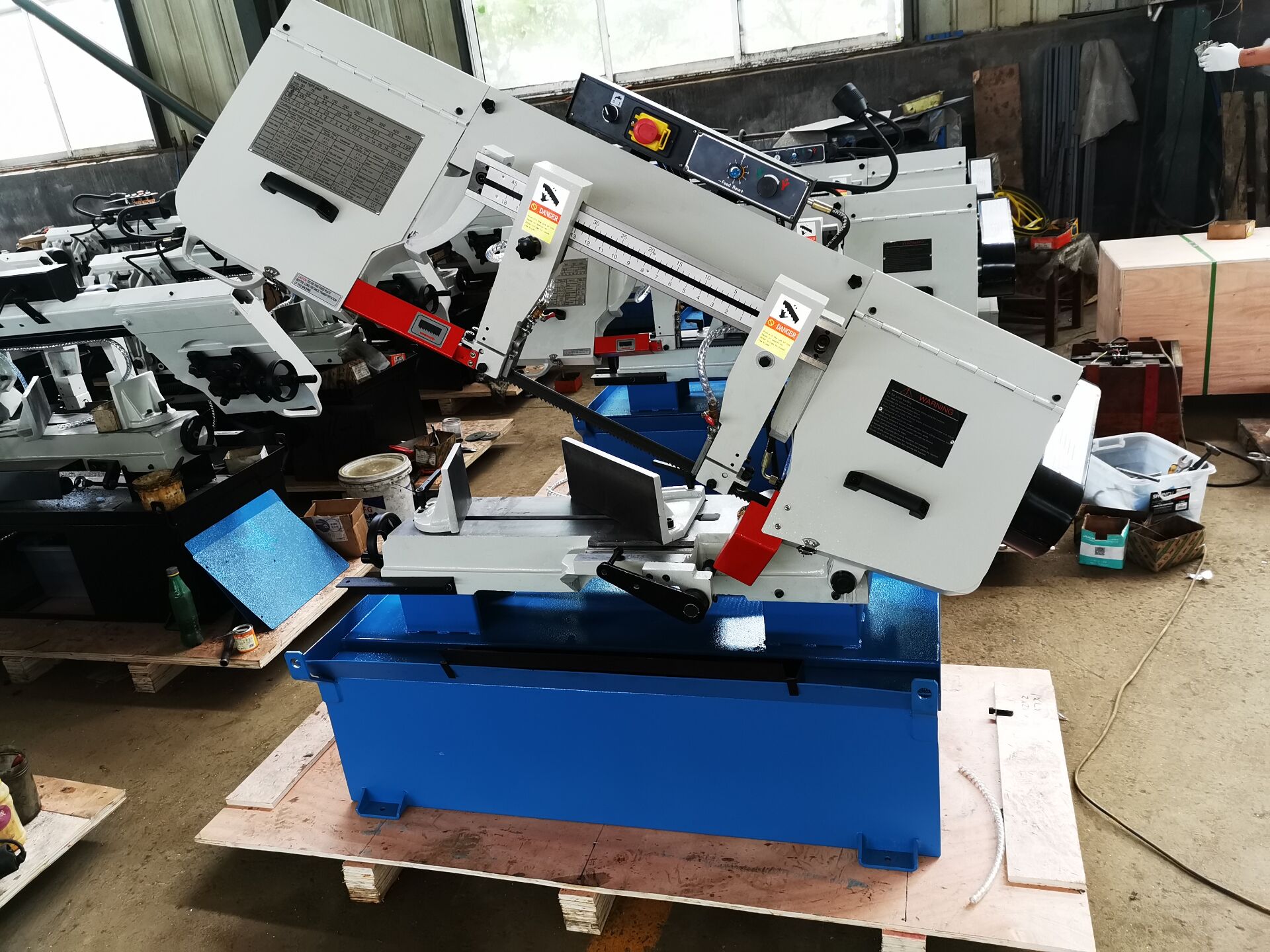 Ленточная пила по металлу BS1018B