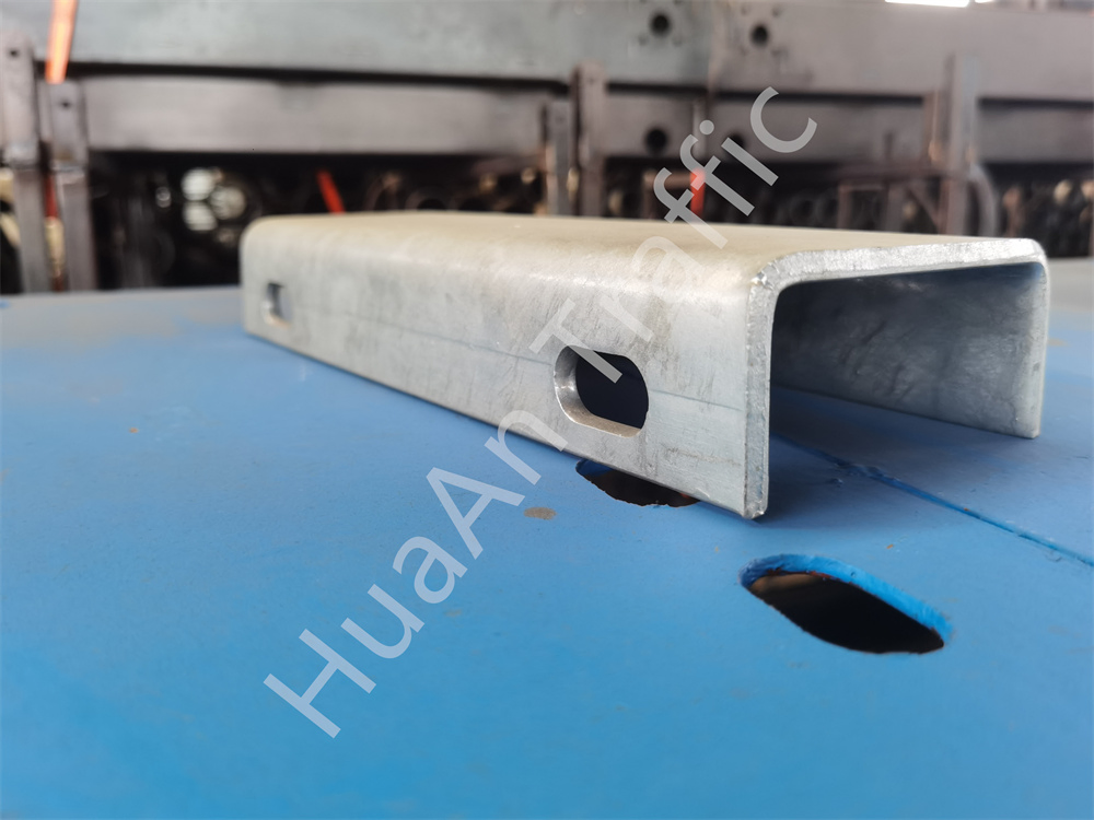 Galvanized Guardrail Post U Post H Post Sigma Post C Post Z Post Aashto M180 En1317 as Nzs 3845-1999 Q235 Q355 Manufacturer