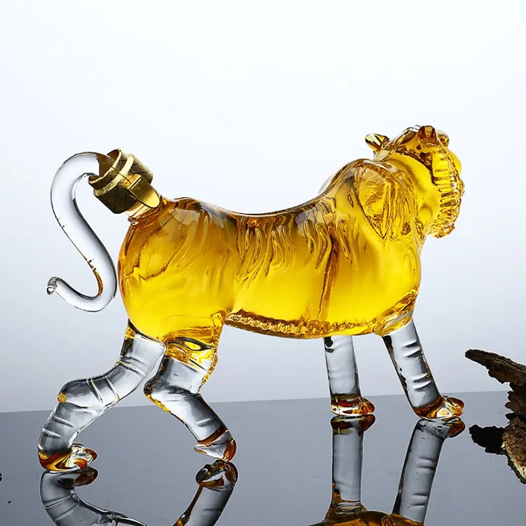 Custom Tiger Shaped High Borosilicate Glass Handblown Lead-Free Whiskey Bottles Decanters