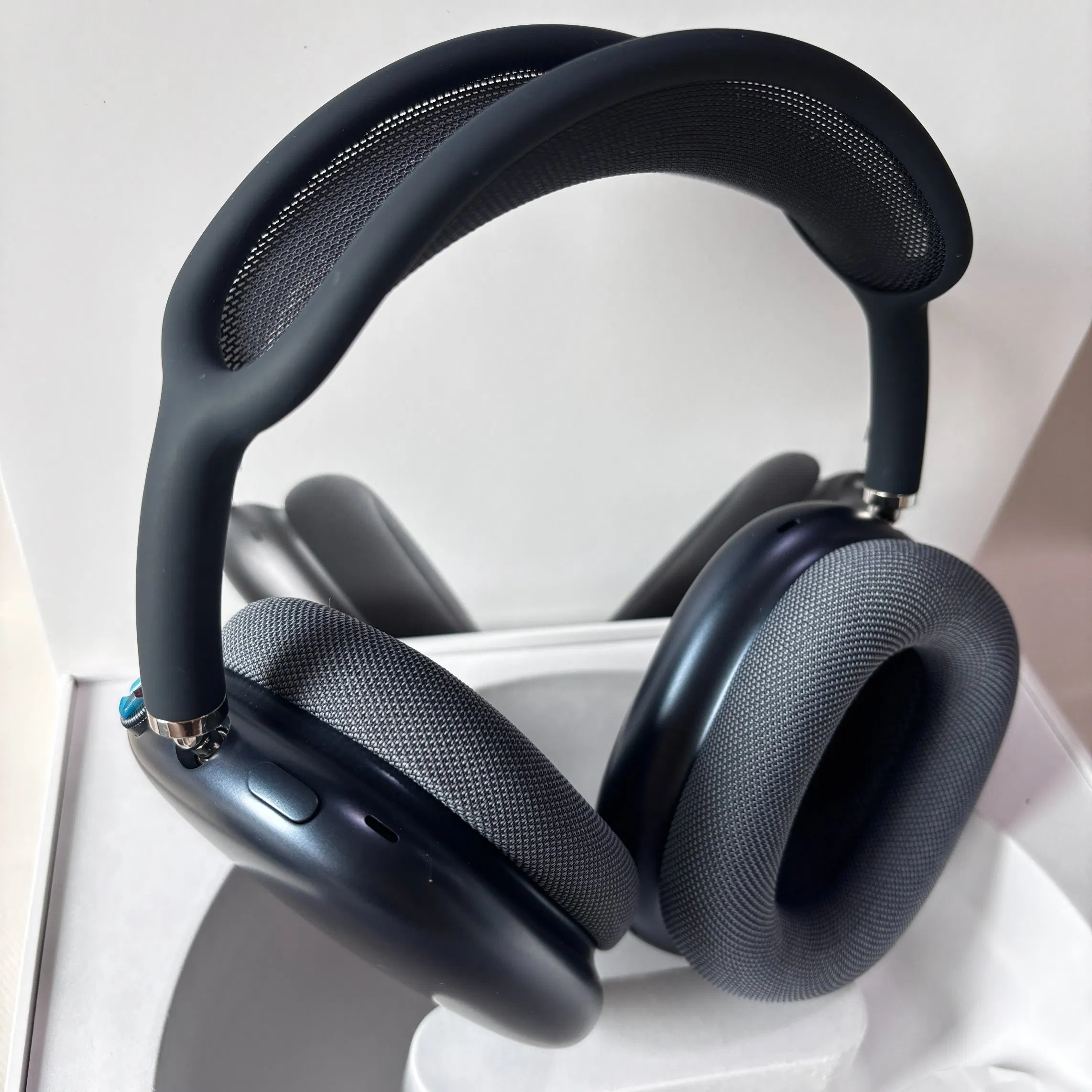 Top1 High End Metal Active Noise Reduction 1: 1 Label Max Wireless Earphones with Anc Noise Reduction for High Definition and Long Battery Life