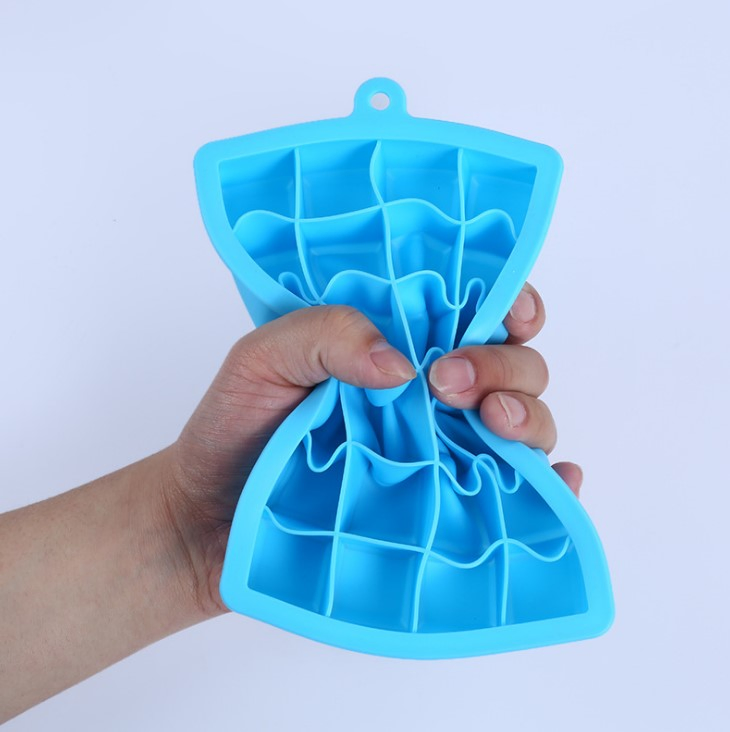 Environmental Protection DIY Ice Cube Mold Tasteless Platinum Silicone 24 Square Silicone Ice Tray with Lid