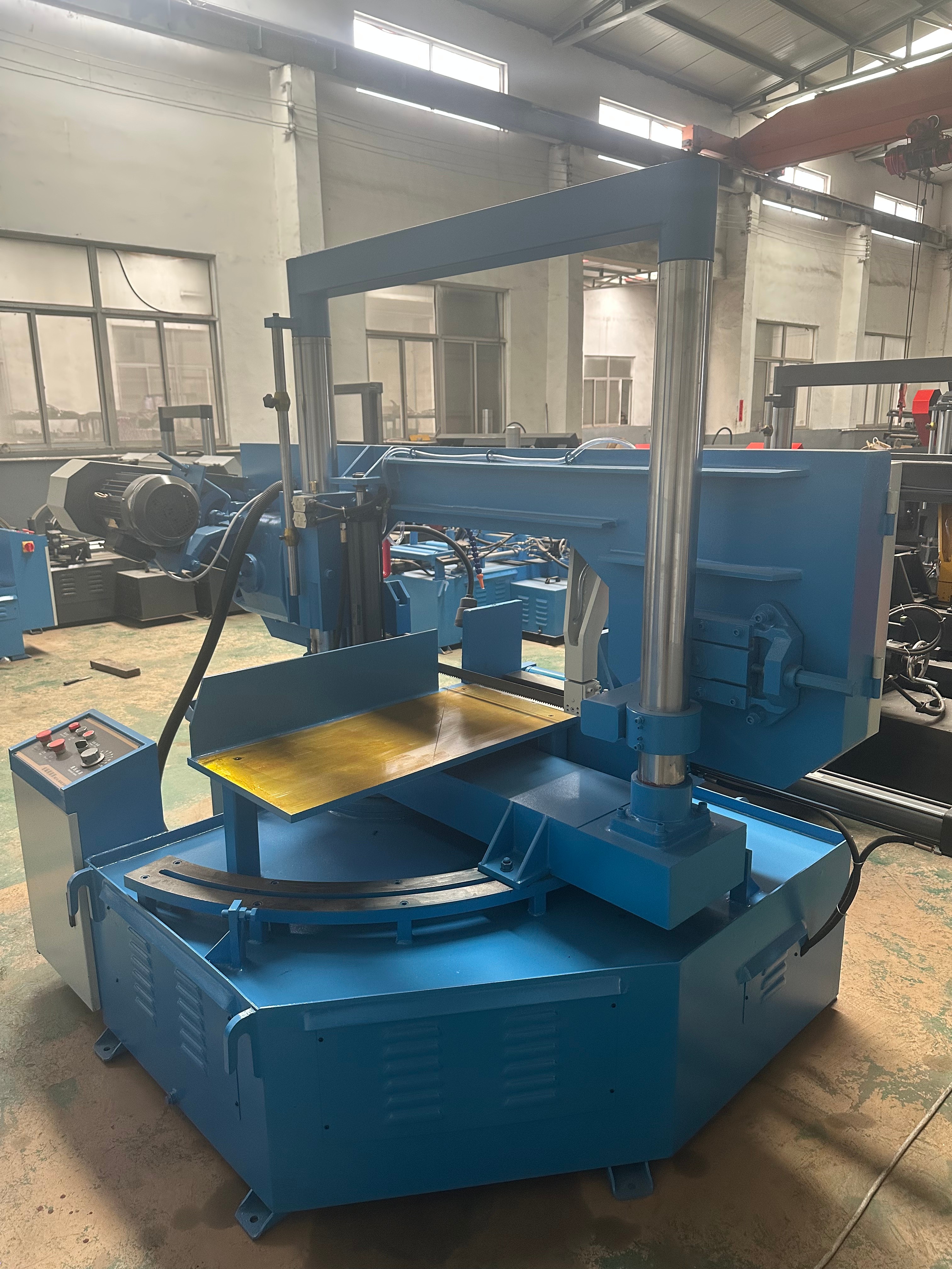 Ленточная пила промышленная высокопроизводительная универсальная