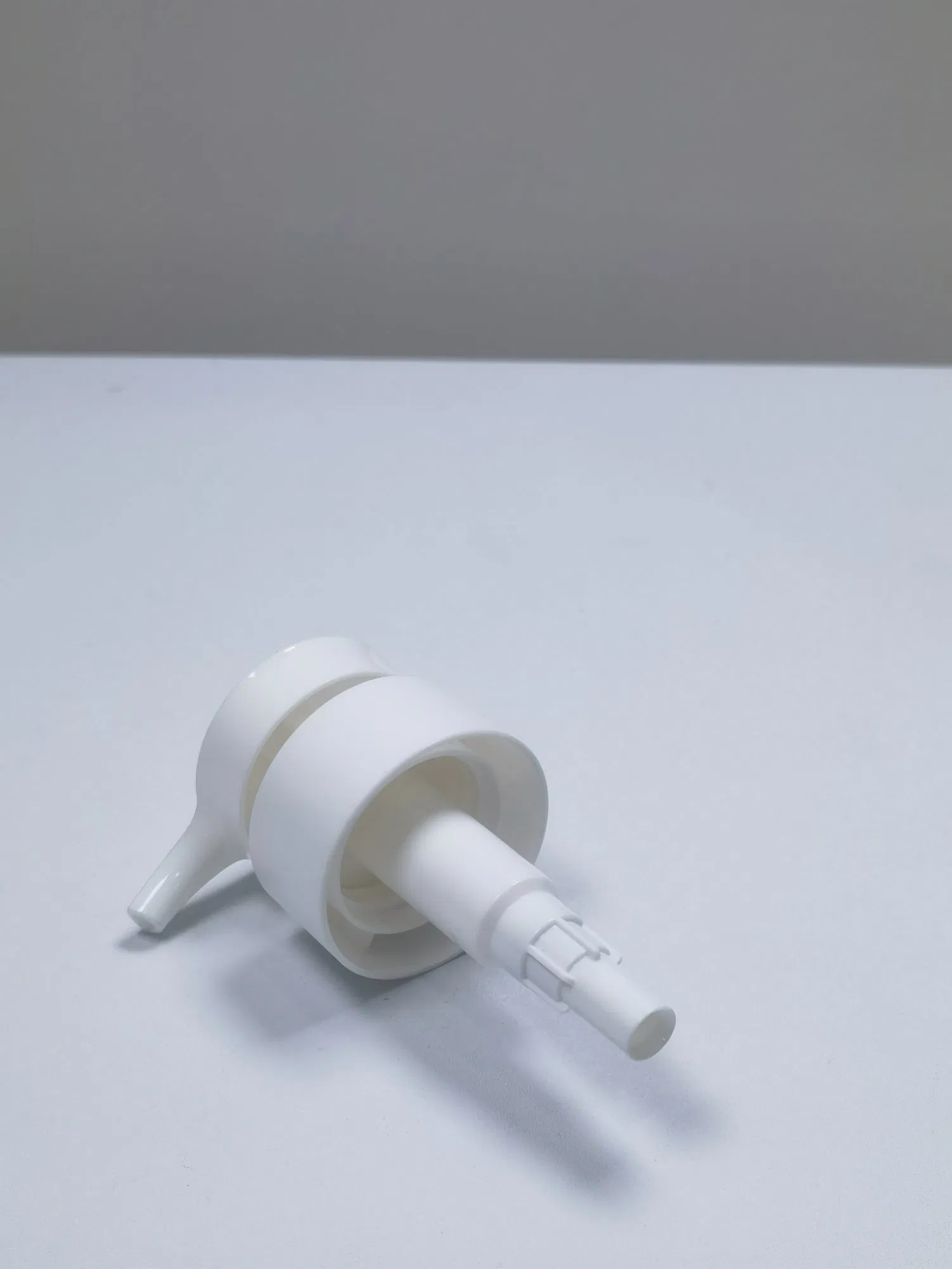 Professional Custom Cosmetic Packaging PP Plastic Blue Lotion Dispenser Pump for Shampoo Bottl