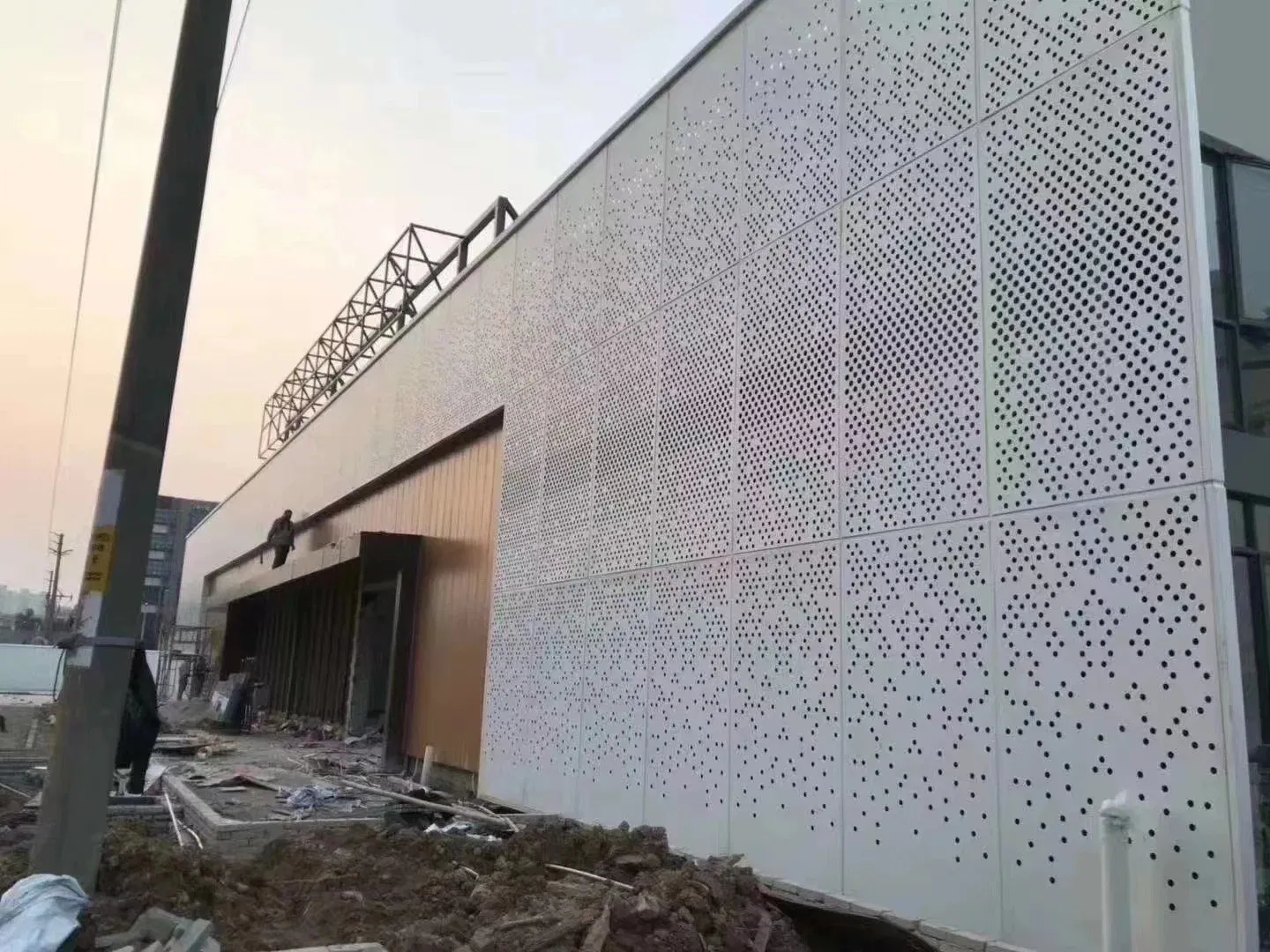 Lightweight and Aesthetically Pleasing Aluminum Curtain Walls Are Suitable for Outdoor Decoration.