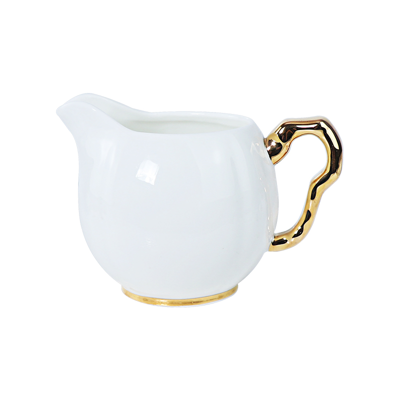 Набор кофейных чашек Bone China с золотой окантовкой