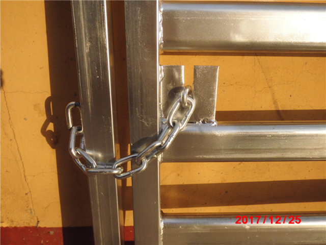 Galvanized Metal Livestock Man Gate Cattle Sheep Fence Panel for Farm Yard