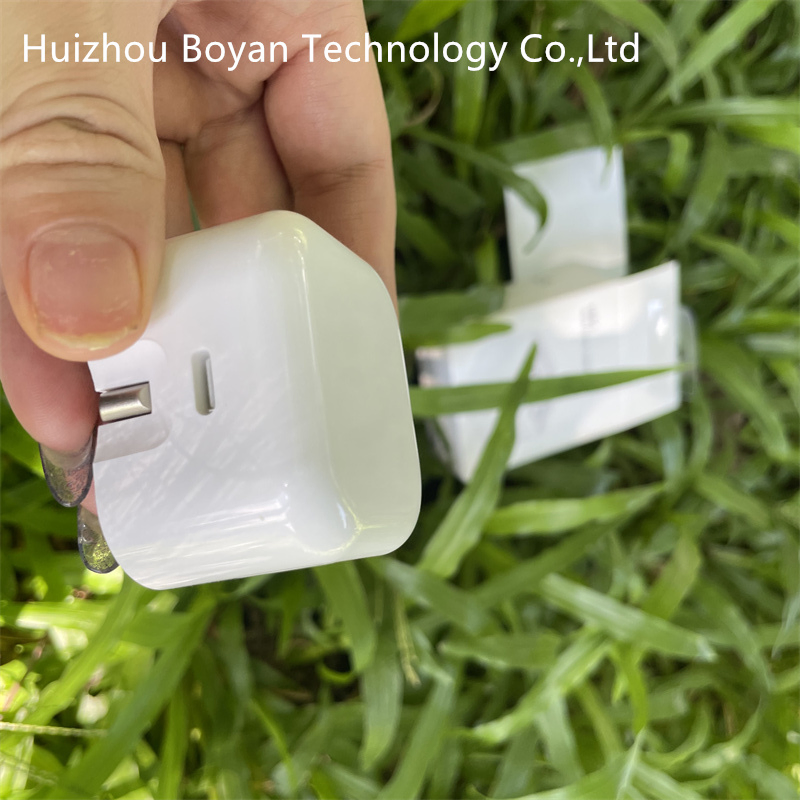 Wholesale High Quality Foldable UK Charger 20W 3pin USB-C Wall Adapter