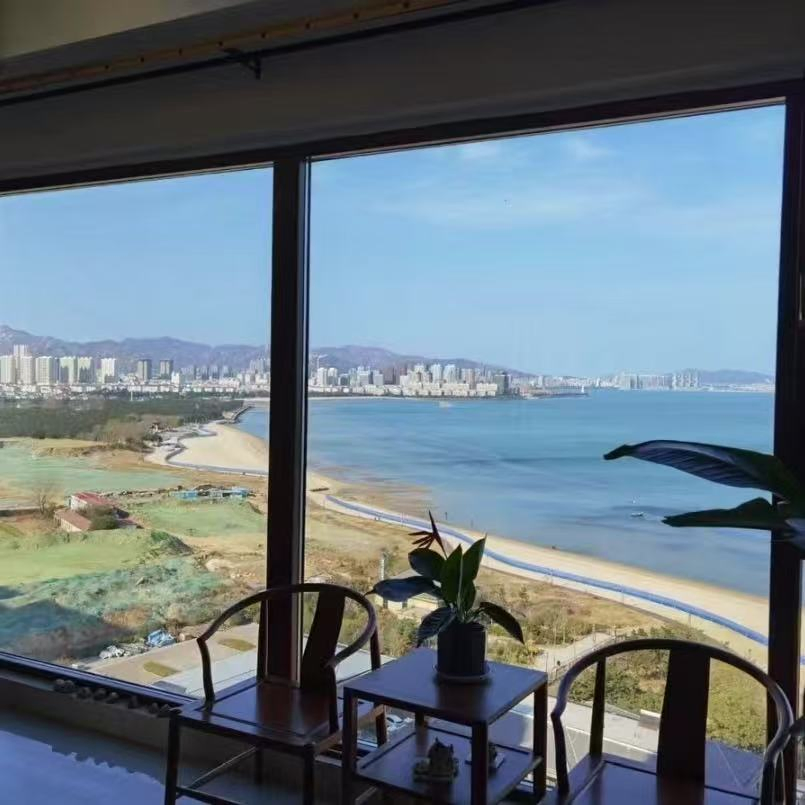 Prima Contemporary and Customizable Aluminum Windows