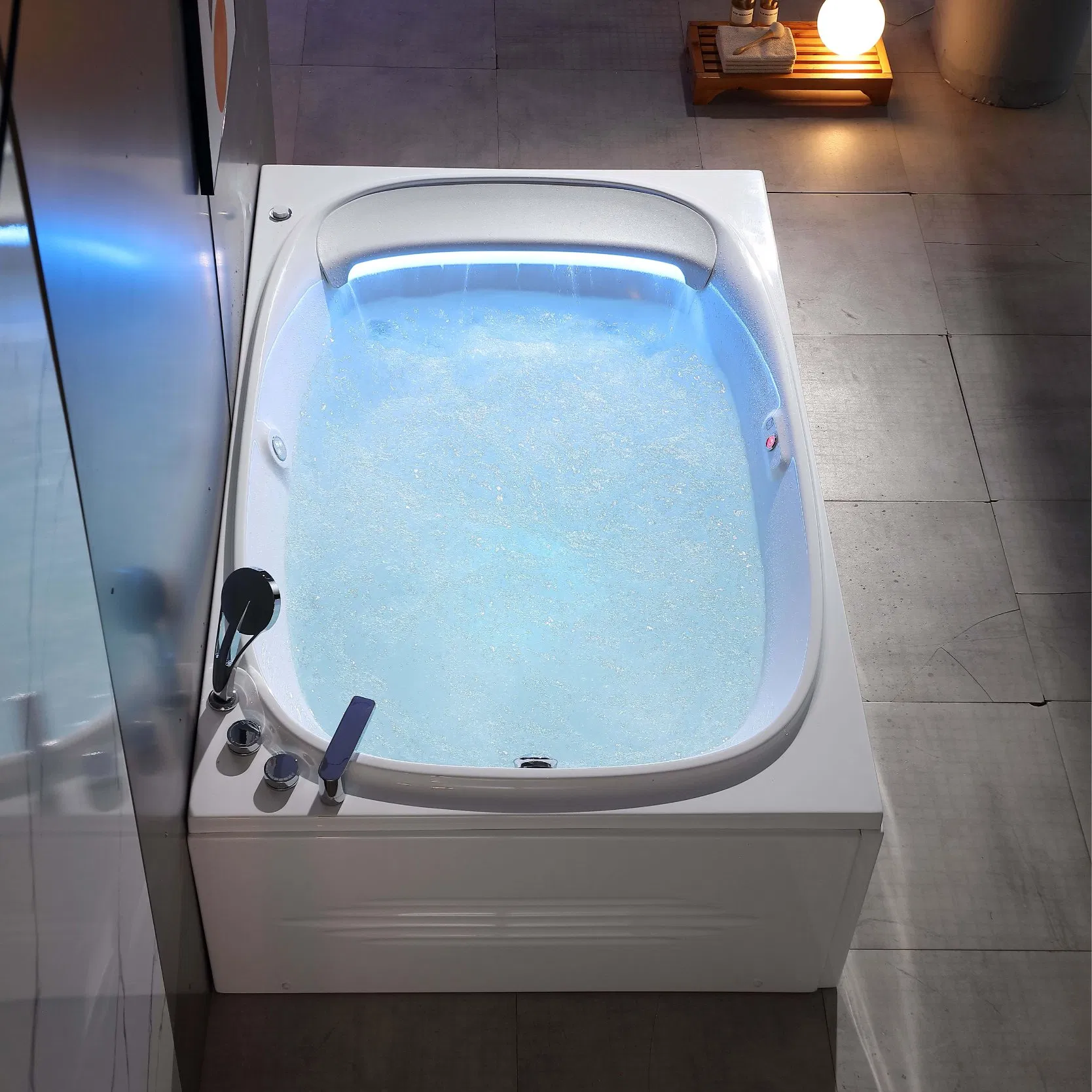 New Design Stylish Customized Acrylic Adult SPA Hot Tub with Bubble&Faucet