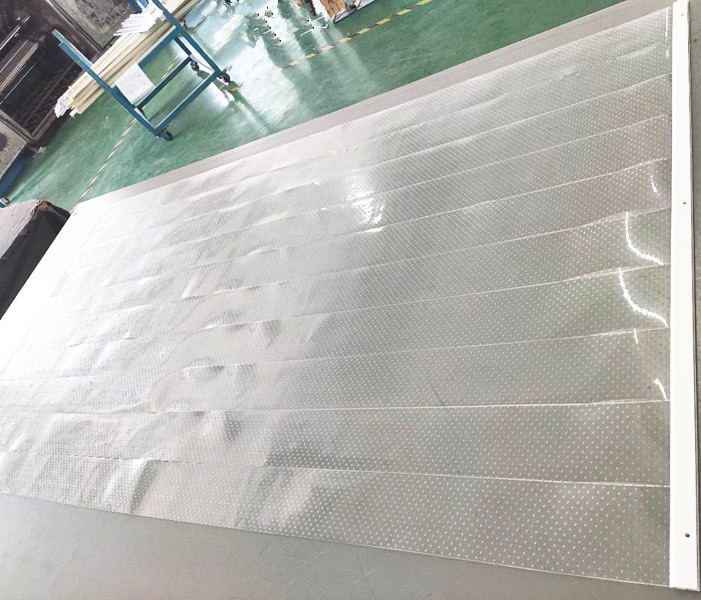 Perforated Transparent Thin Night Blind Strip Breathable Decelerate Semi-Automatic Plastic Night Blind for Freezer in Marketplace