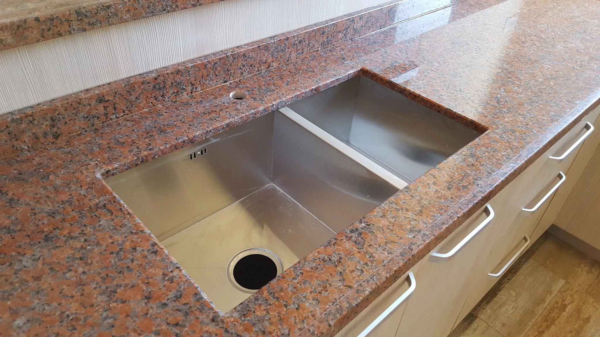 Wholesale Granite Slabs G562 Maple Red Granite Countertops