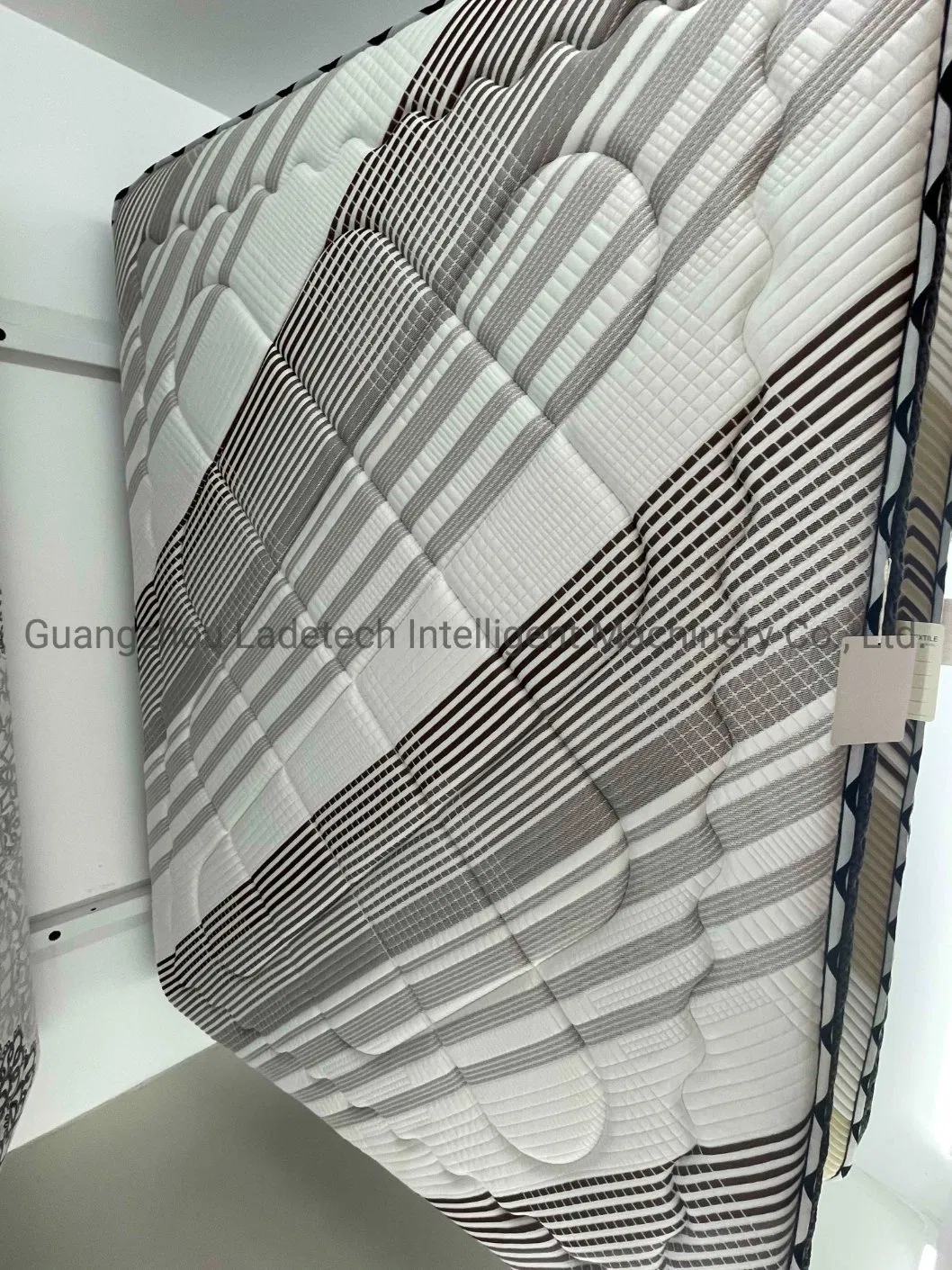 High Class Mattress multineedle and single needle design top and border quilted fabric