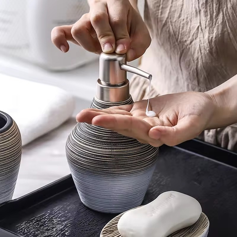 Modernist Sanitary Ware Delicacy Ceramic Bath Accessories Elegant Luxury 4PCS Bathroom Set