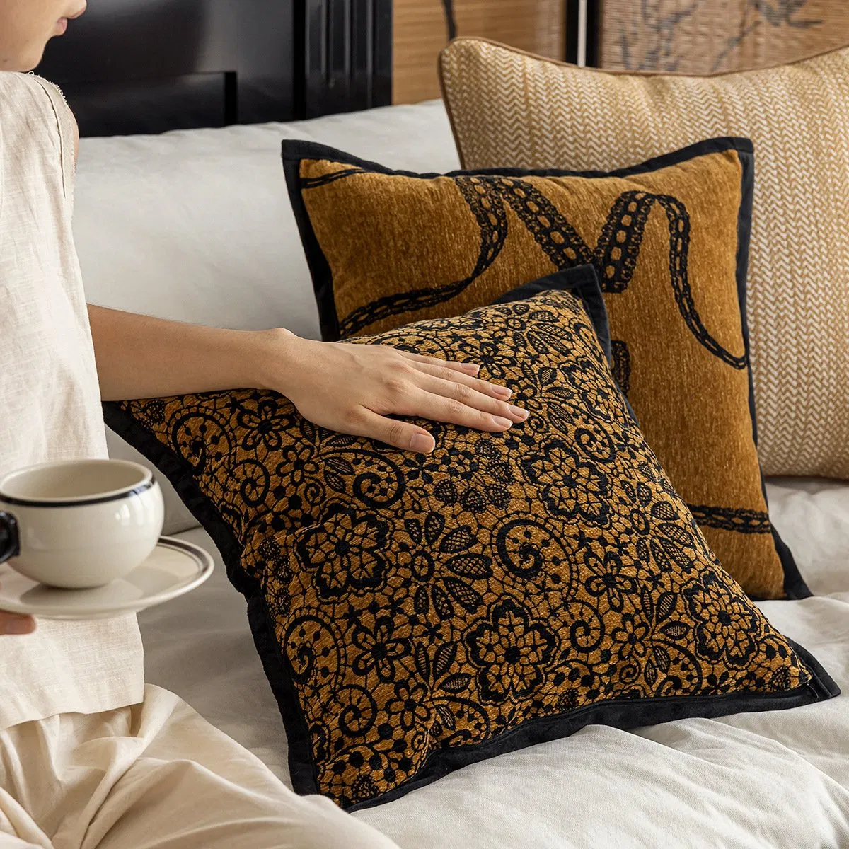 Classic Black Panther Chenille Jacquard Pillow Cover Wholesale Soft 45X45 Pillow Cases Cushion Cases
