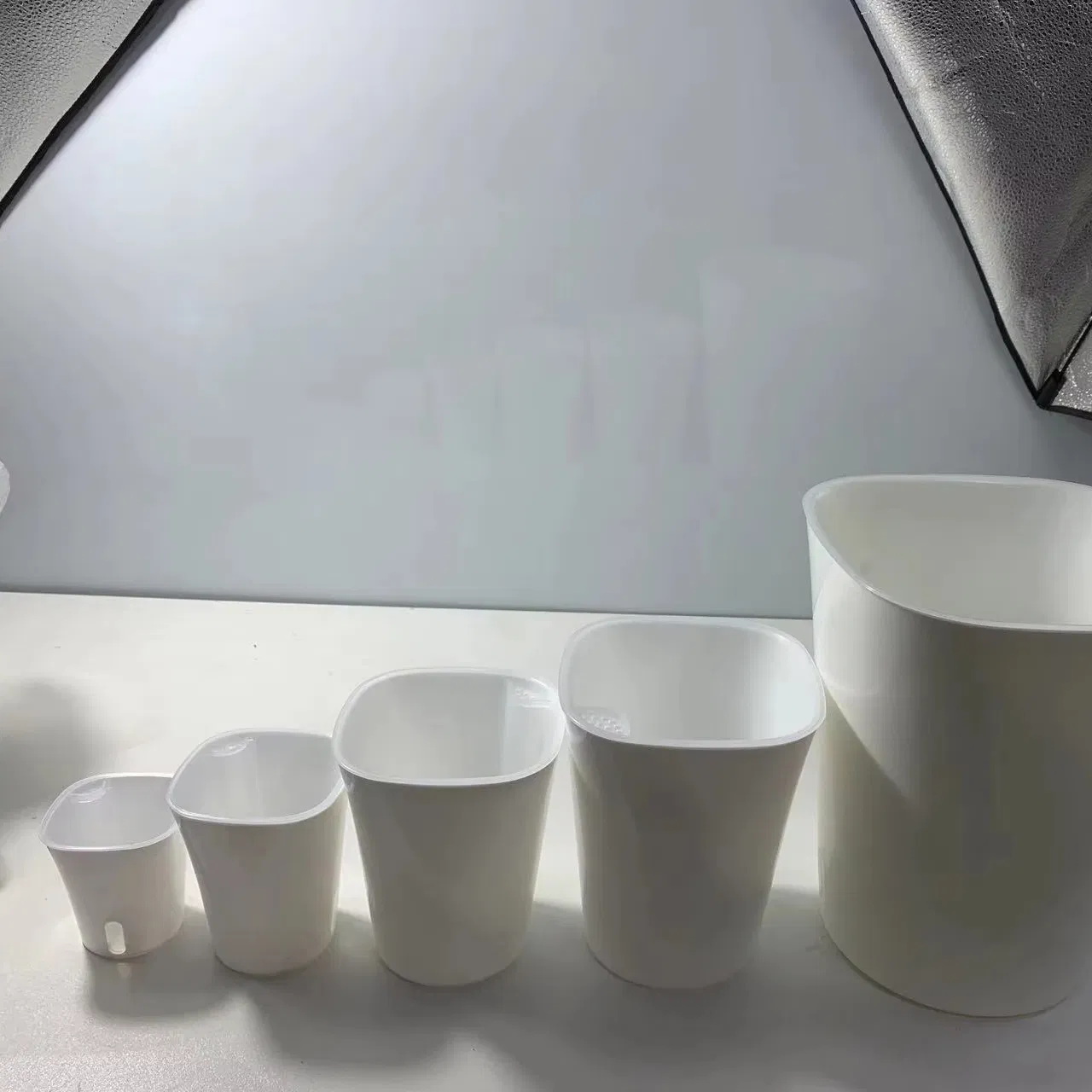 Кашпо с автополивом для дома, пластиковое