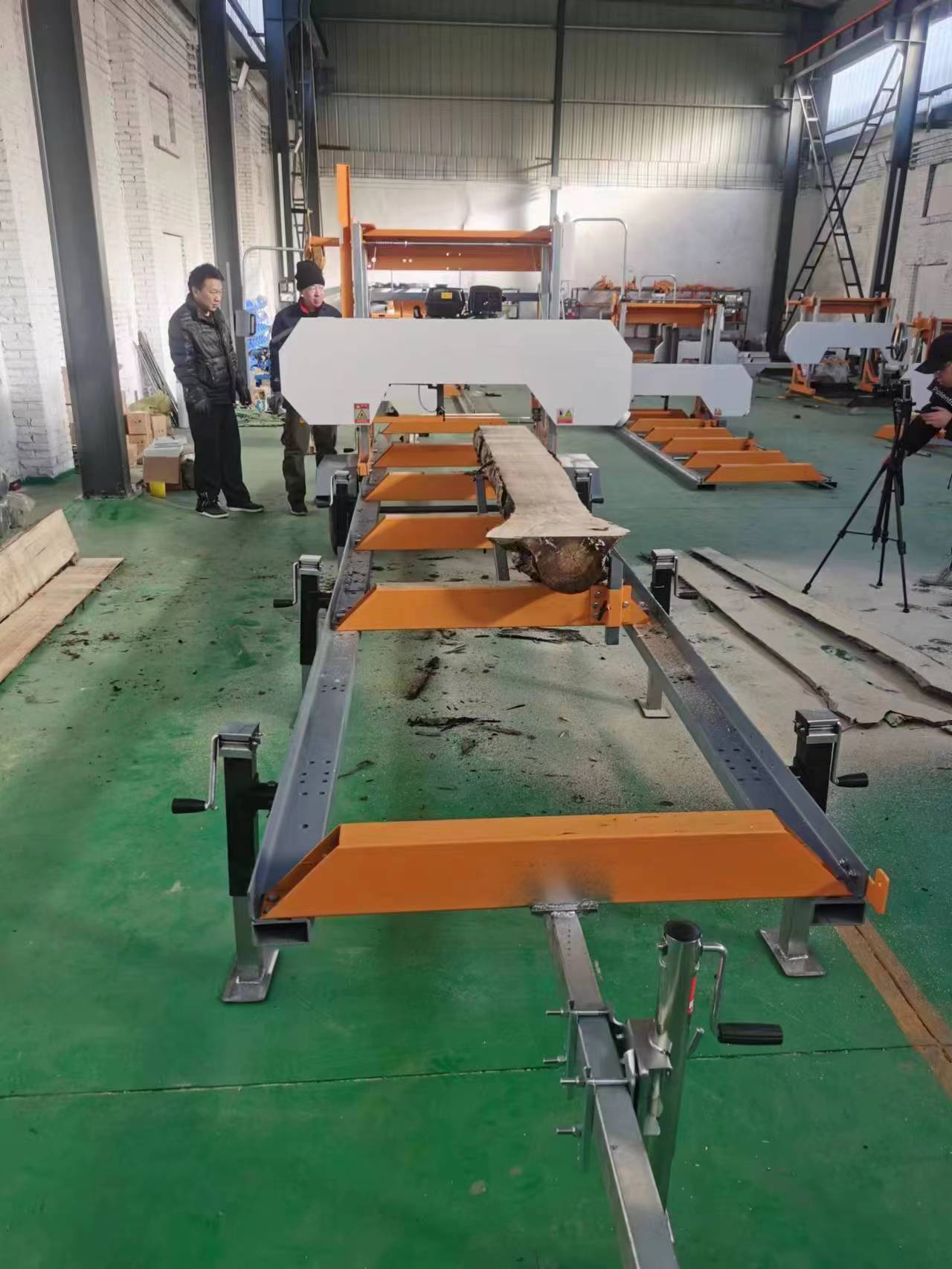 Ленточная пила по дереву горизонтальная 630 мм для бревен