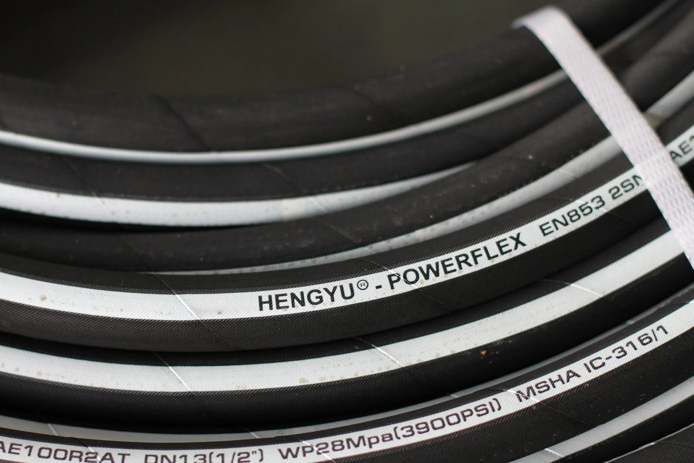 En853 2sn R2 High-Pressure Flexible Rubber Oil Hydraulic Hose