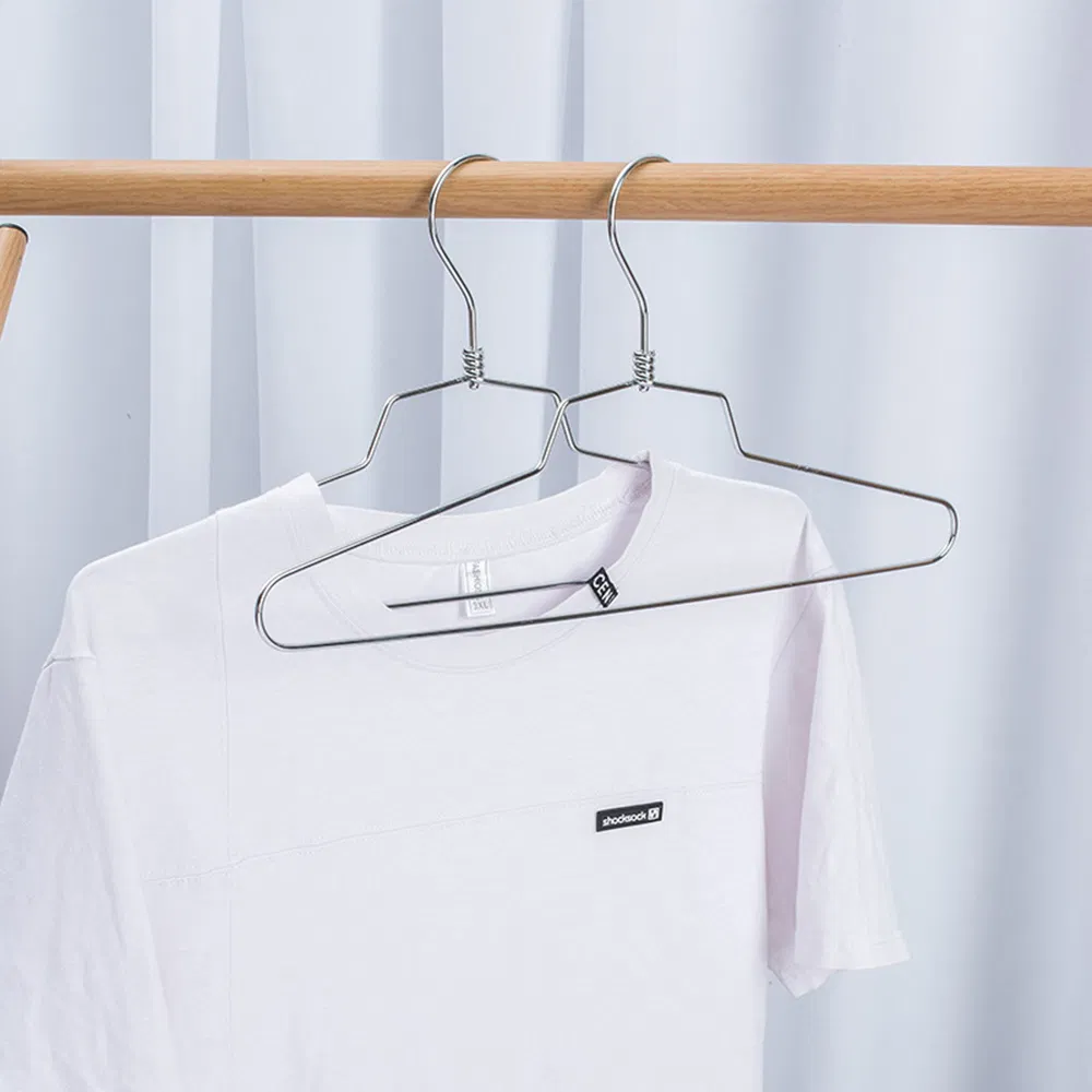 High-Quality Metal Wire Clothes Hangers with Clips of Chrome Finish in Silver/Golden/Rose Gold Color for Shirt/Coat/Suit and Other Garment Display