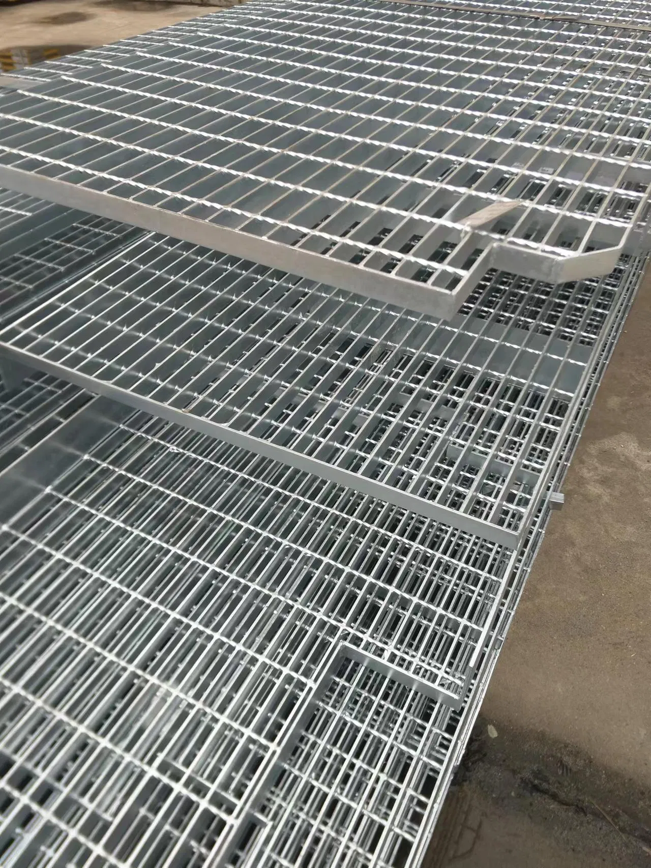Pressure Welded Steel Grating /Heavy Duty Steel Grating/Galvanized Serrated Steel Grating/Press Locked Steel Grating/Swage Locked Steel Grating