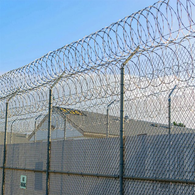 Galvanized Chain Link Sport Fencing with Round Pipe Post Cheap Price for Security Farm Factory Low Maintenance Versatile Use