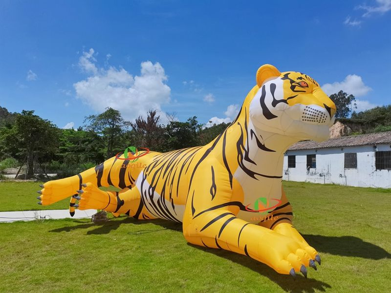 Realistic Inflatable Tiger Model Lifelike Inflatable Animal Cartoon Design Tiger for Event Decoration
