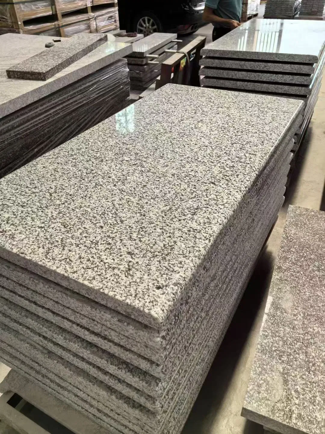 Polished Jilin White Gray Granite Monument European Style