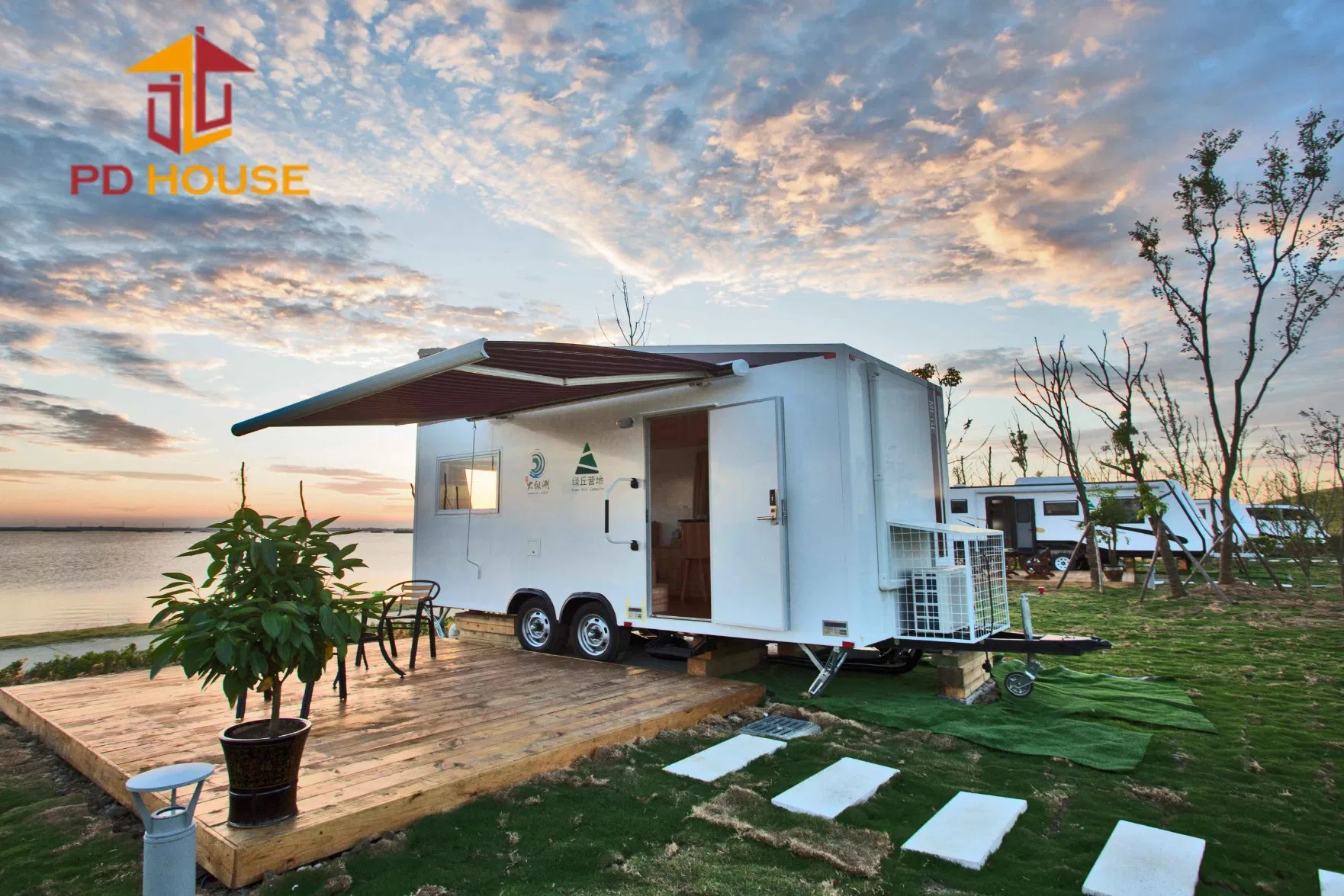 Prefabricated Mobile Truck Modular Caravan Prefab Container Movable Customized Camper Trailer House Cabin Modular Tiny Home Hotel with Wheels
