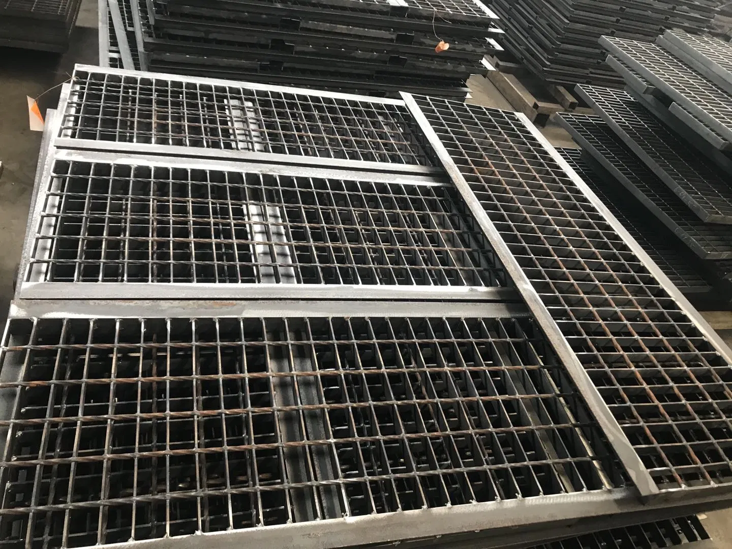 Roof Safety Walkway Steel Grating Steel Deck for Stairs