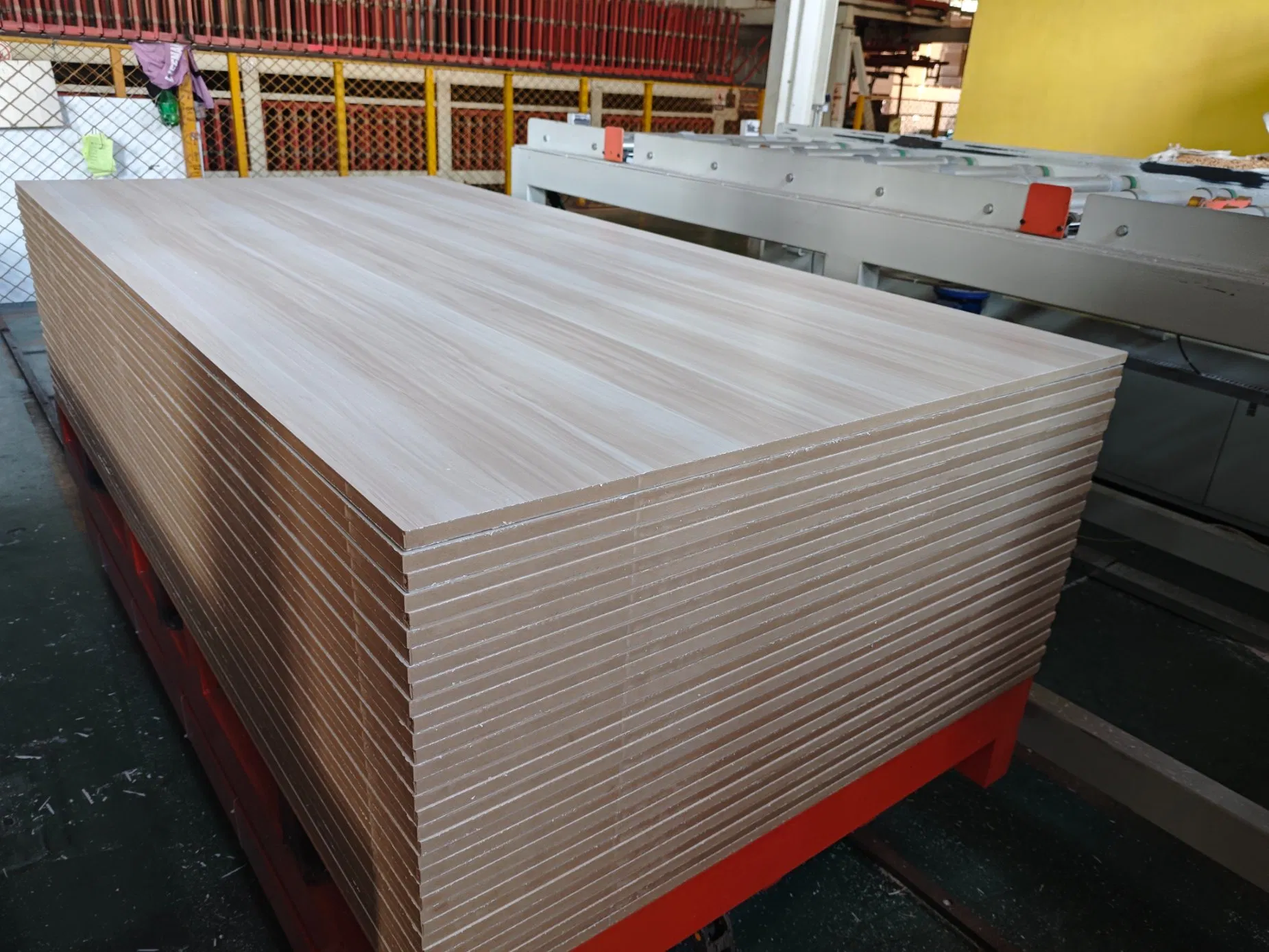 High-Quality 12mm 15mm 18mm E2/E1/P2 Melamine MDF for Furniture