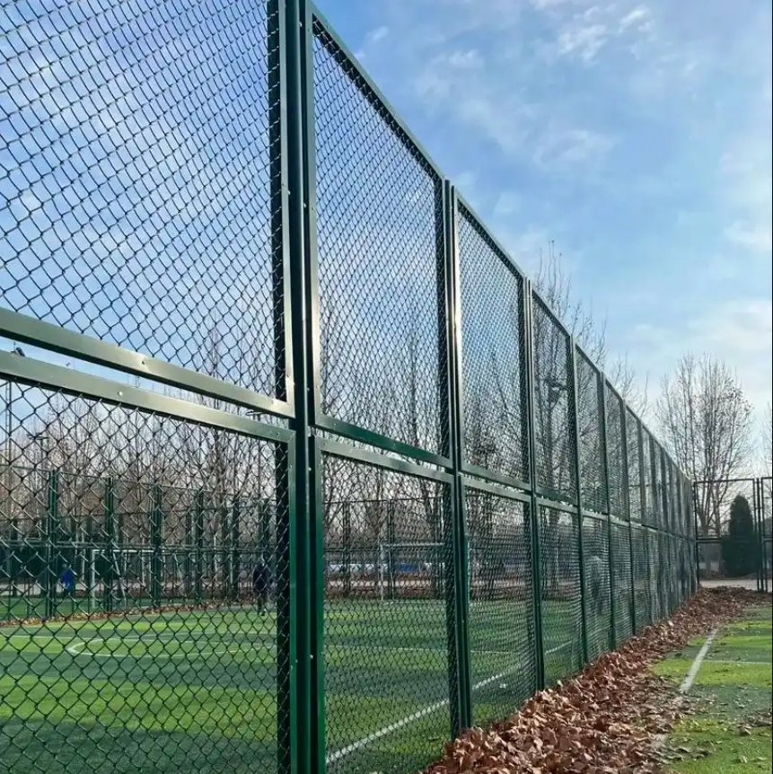 Football Field Site Link Fence Galvanized Diamond Chain Mesh with PVC Coating and Fence Posts for Tennis Court Fences