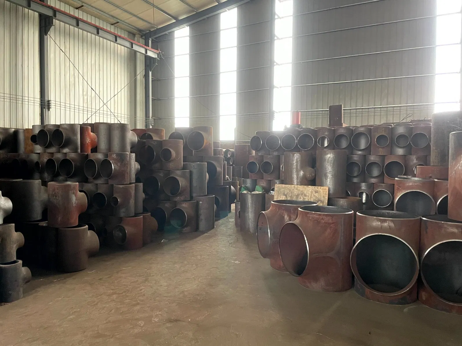 Versatile Tee Pipe Fittings for Industrial and Residential Use