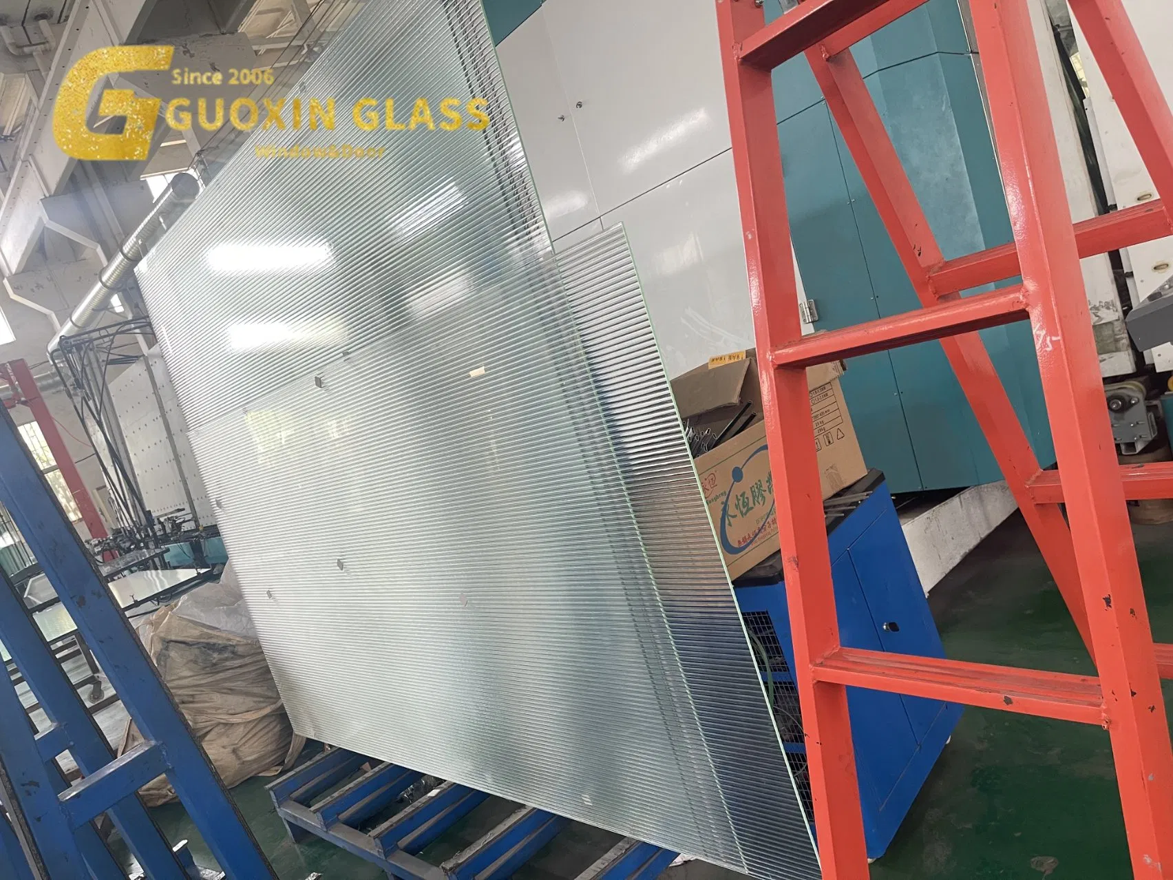 Stylish Frosted Fluted Glass Shower Doors for Contemporary Bathrooms