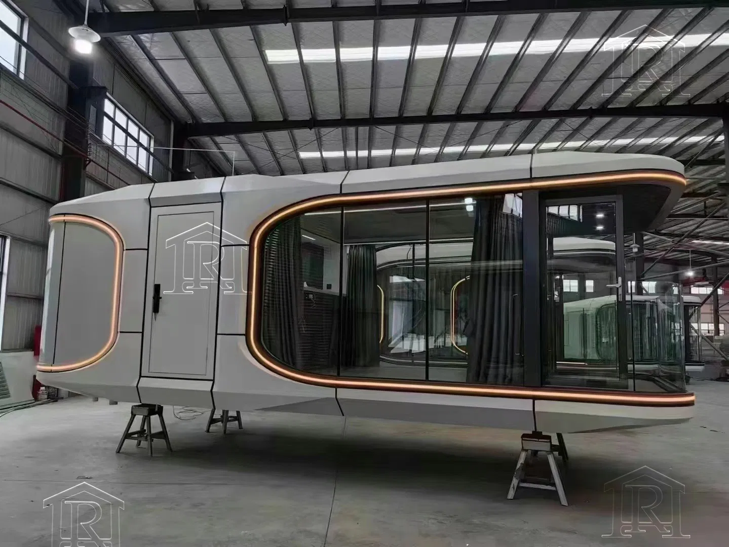 Latest Designed Outdoor Portable Mobile Home Space Capsule House