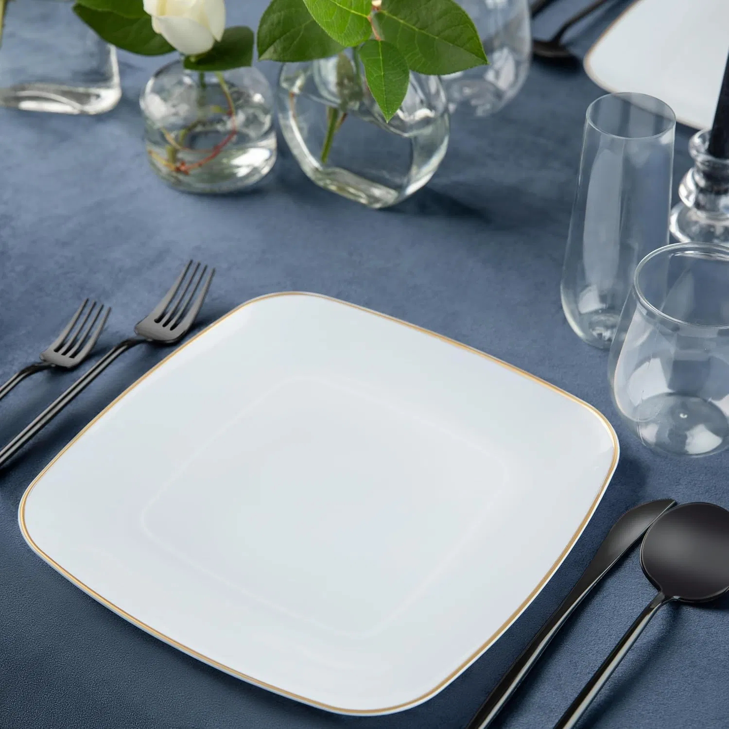 White and Gold Plastic Plates Disposable Square Gold Heavy Duty Dinner Plates for Party & Wedding