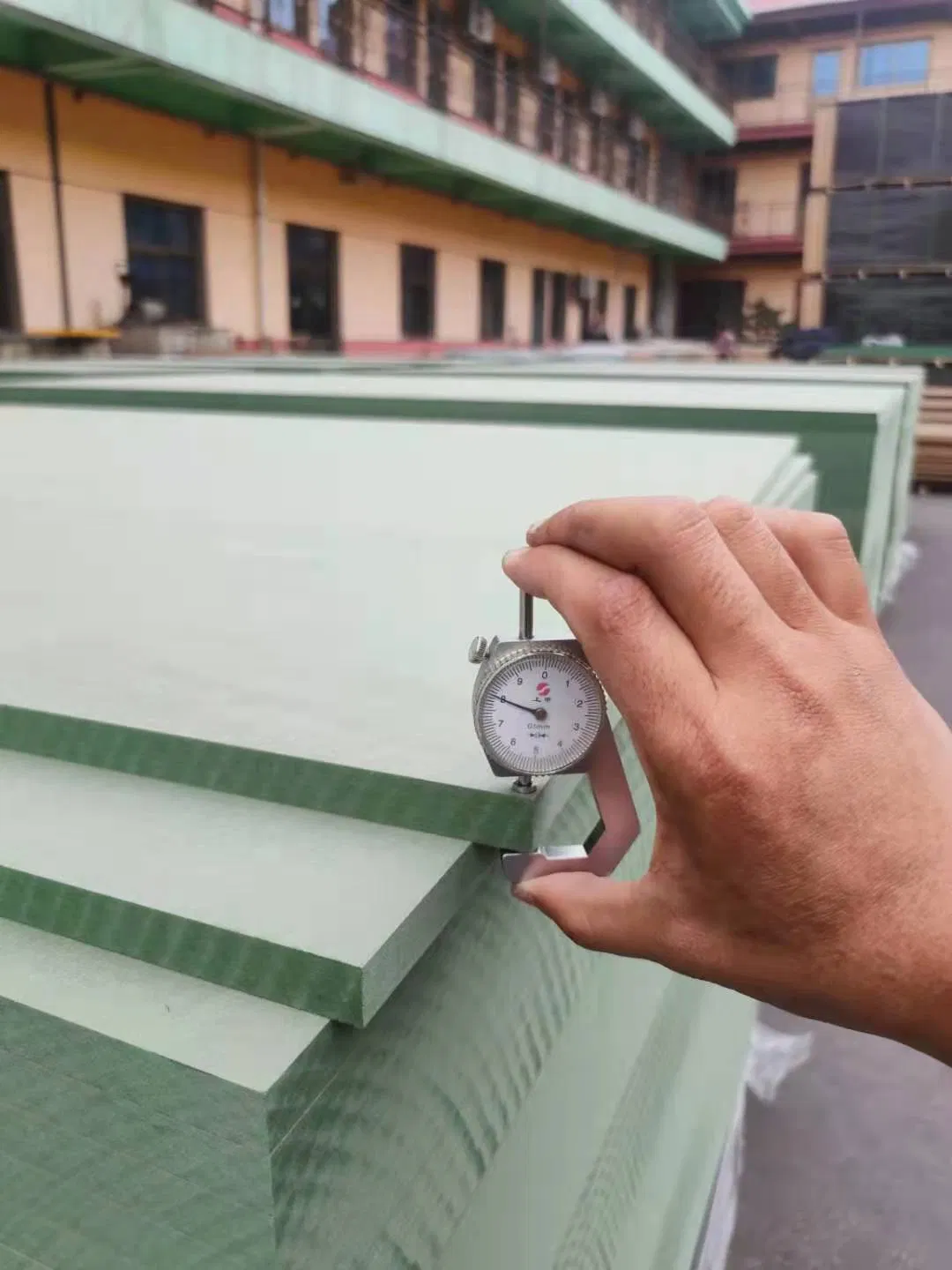 1220*2440mm Mealmine Moisture Resistant MDF Waterproof Furniture MDF Panel