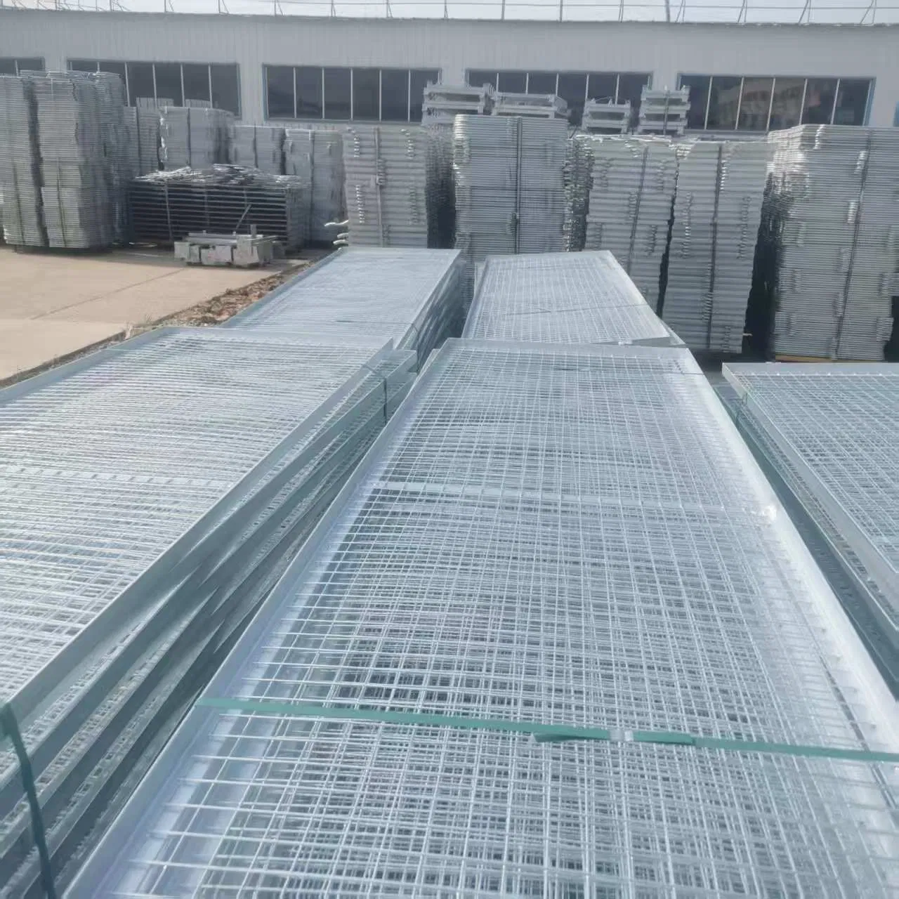 Customized Temporary Construction Area Isolation Galvanized Guardrail and Protective Net Manufacturer