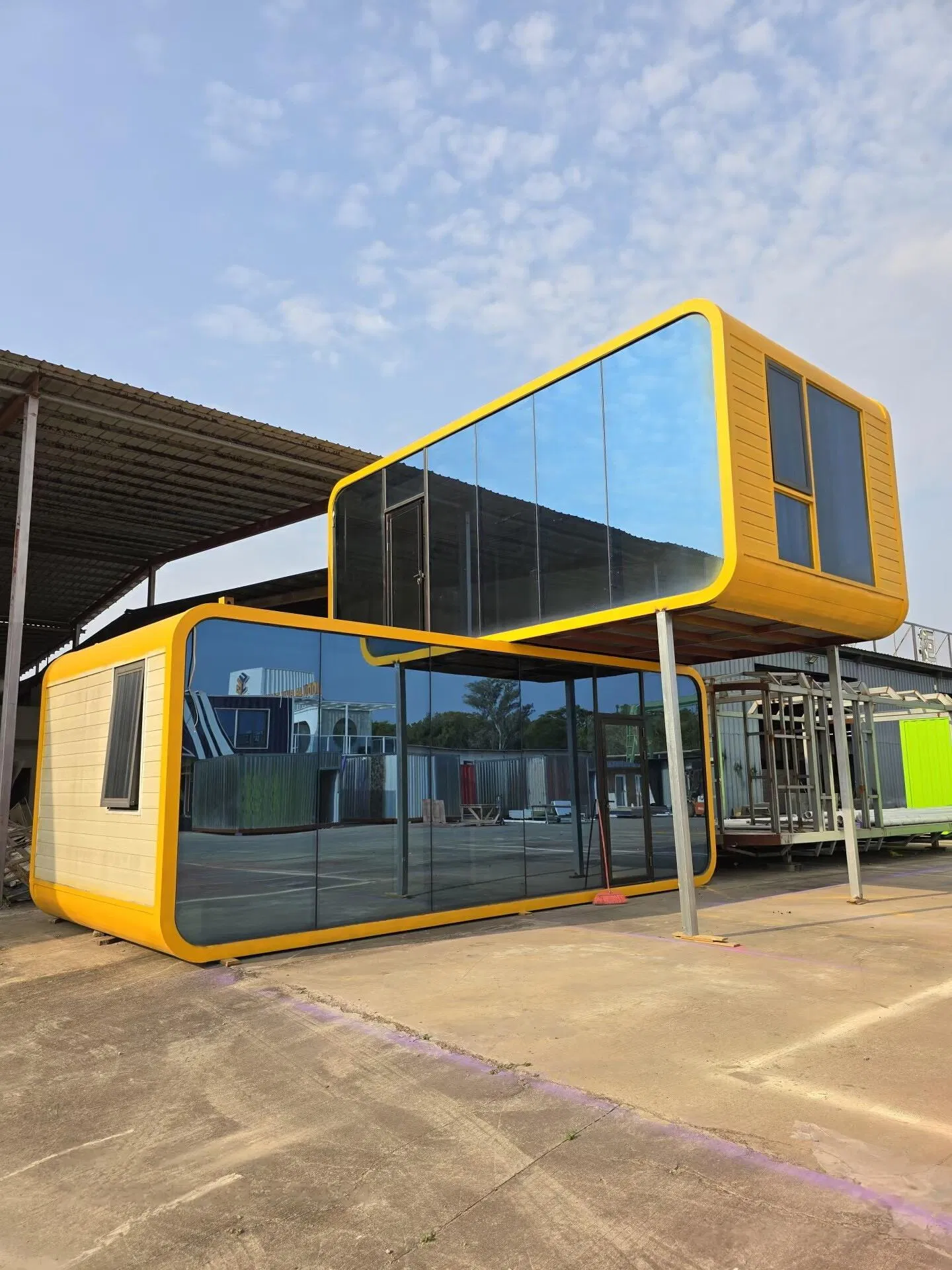 2025 Popular Prefabricated Tiny Space Capsule Prefab Pod Mobile Apple Cabin House