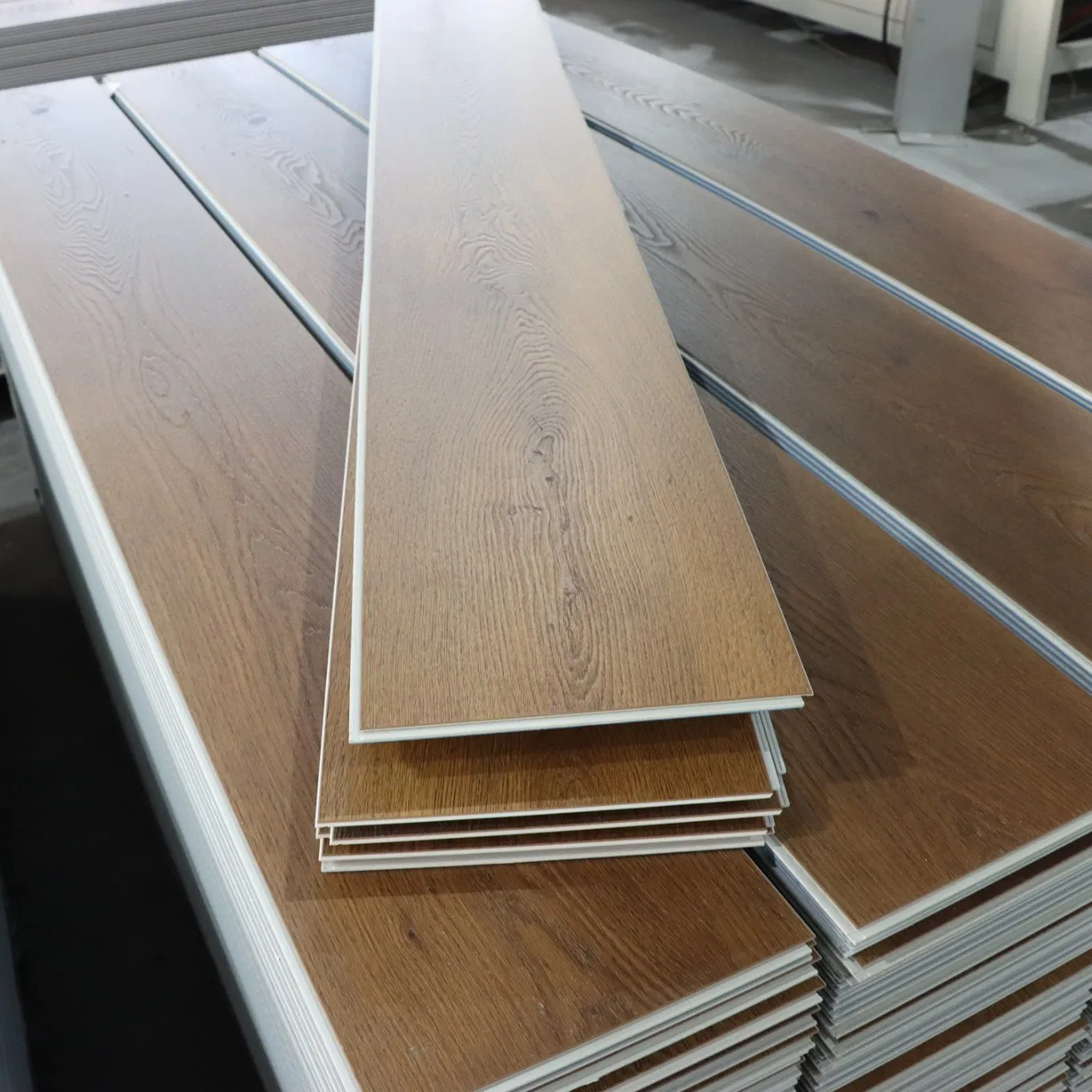 Водонепроницаемая виниловая плитка SPC 5мм с замком