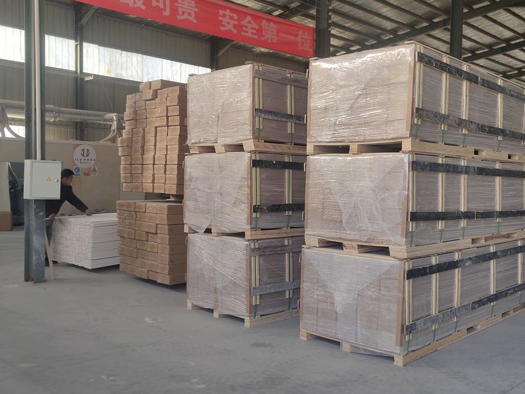 4 Inch Pine Paulownia S4s Board Factroy Price Baseboard Moulding Building Materials for Home Decoration Construction Materials Decorative Mouldings MDF Gesso