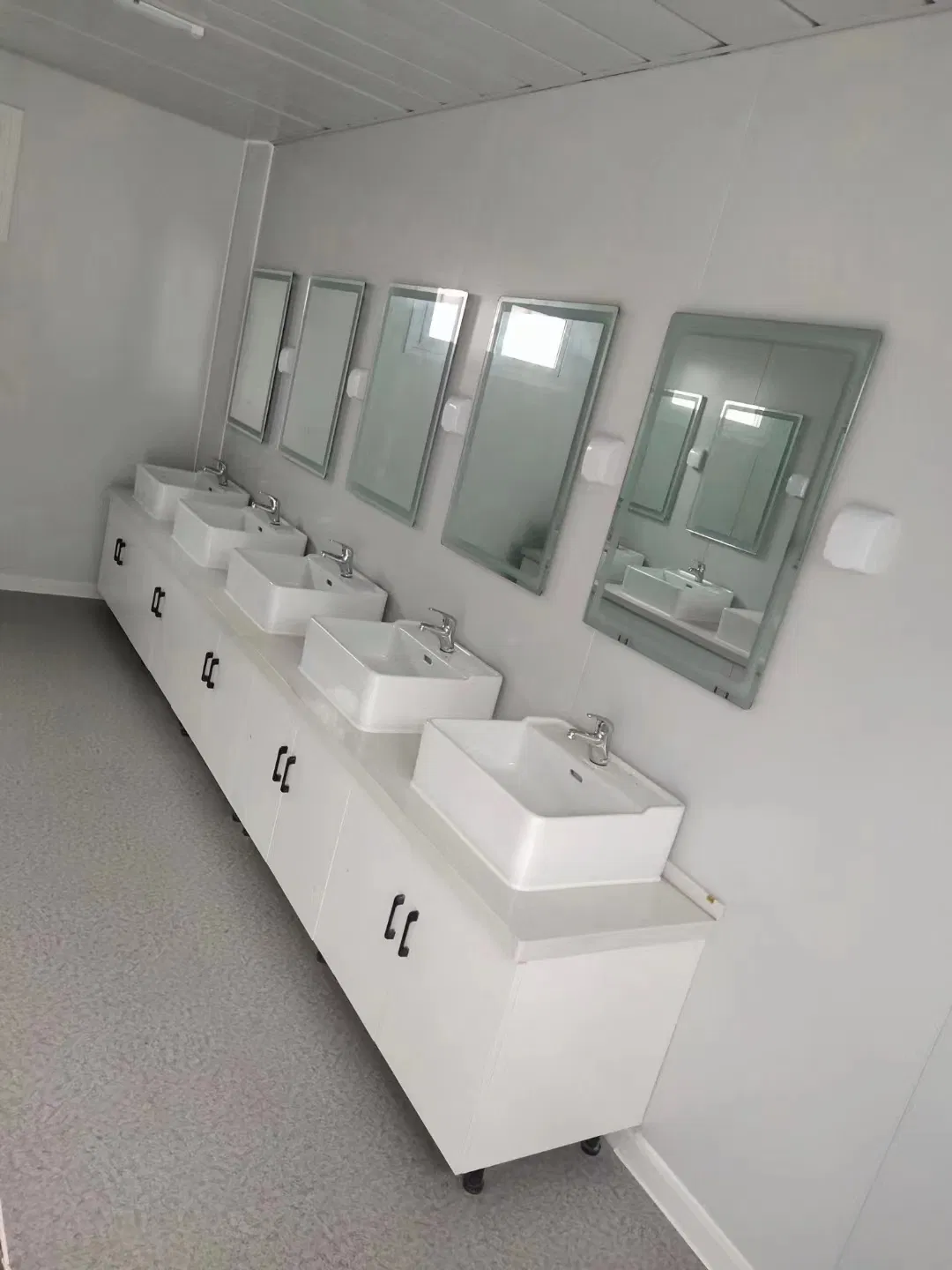 Luxury Container Office with Aluminum Alloy Glass Curtain Wall
