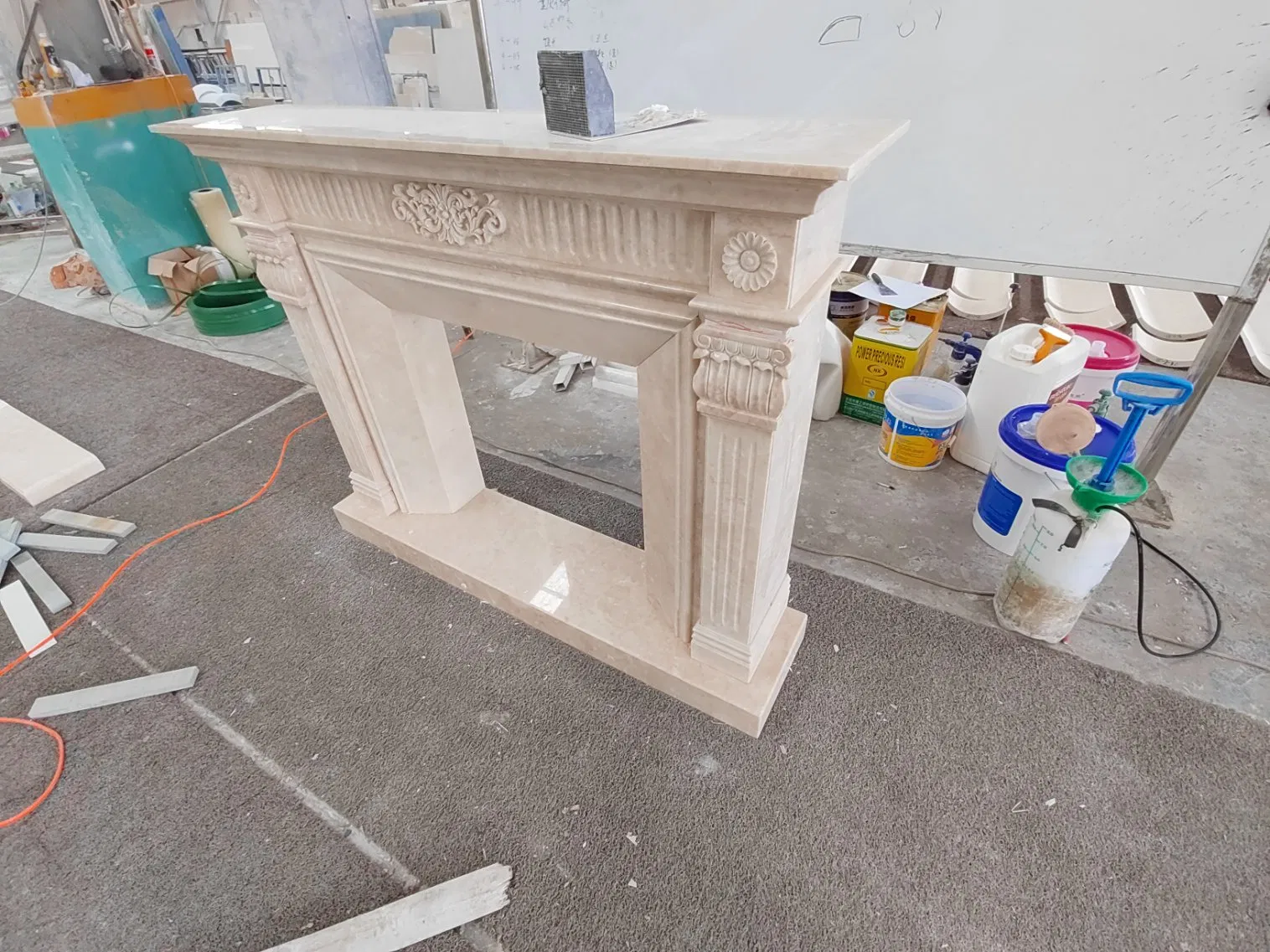 Factory Price Natural Stone Marble Sculptured Fireplace Mantel Surround for Home Interior Decoration