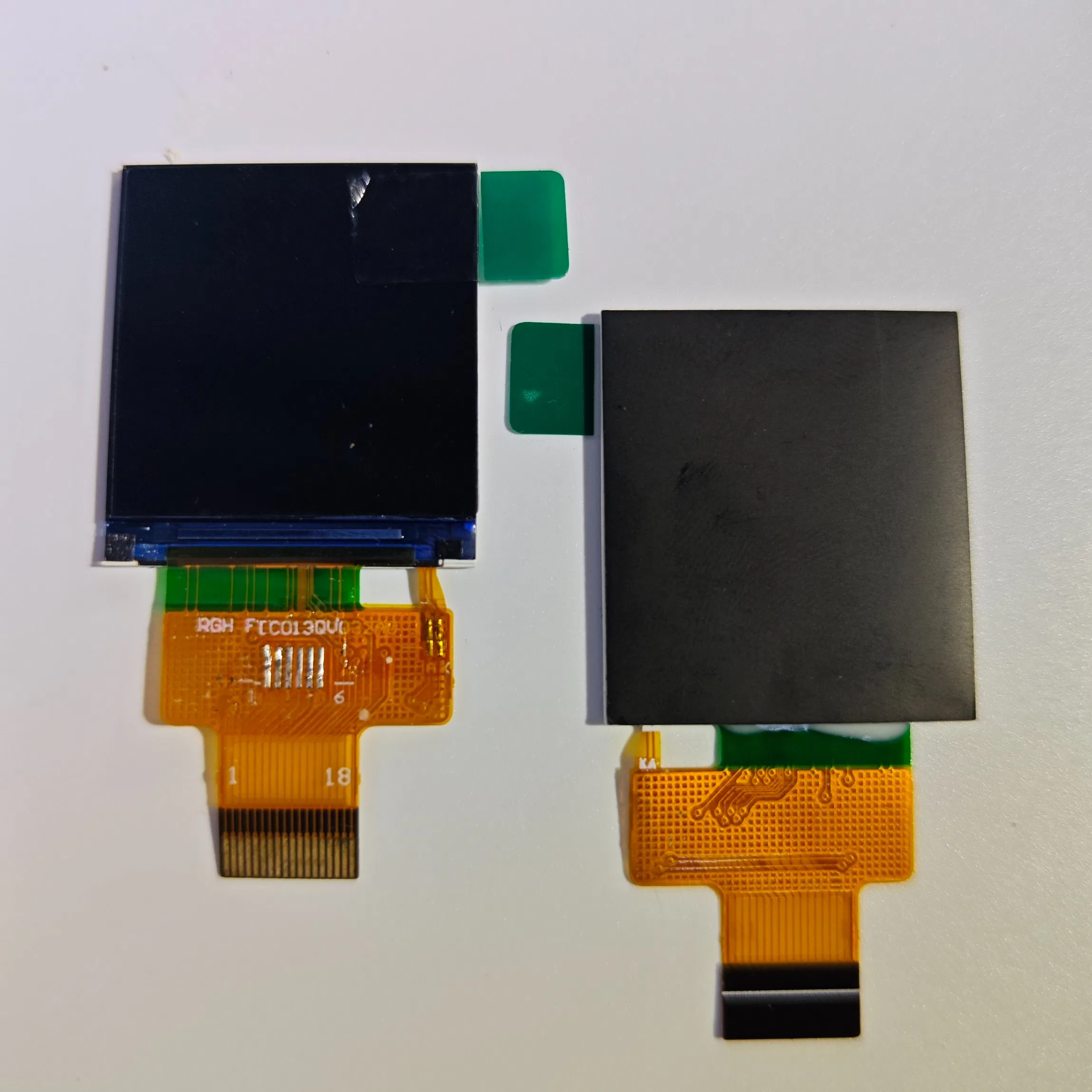 TFT HD LED Backlight Spi Interface 380 CD/M2 Luminance 1.3 Inch IPS LCD Display